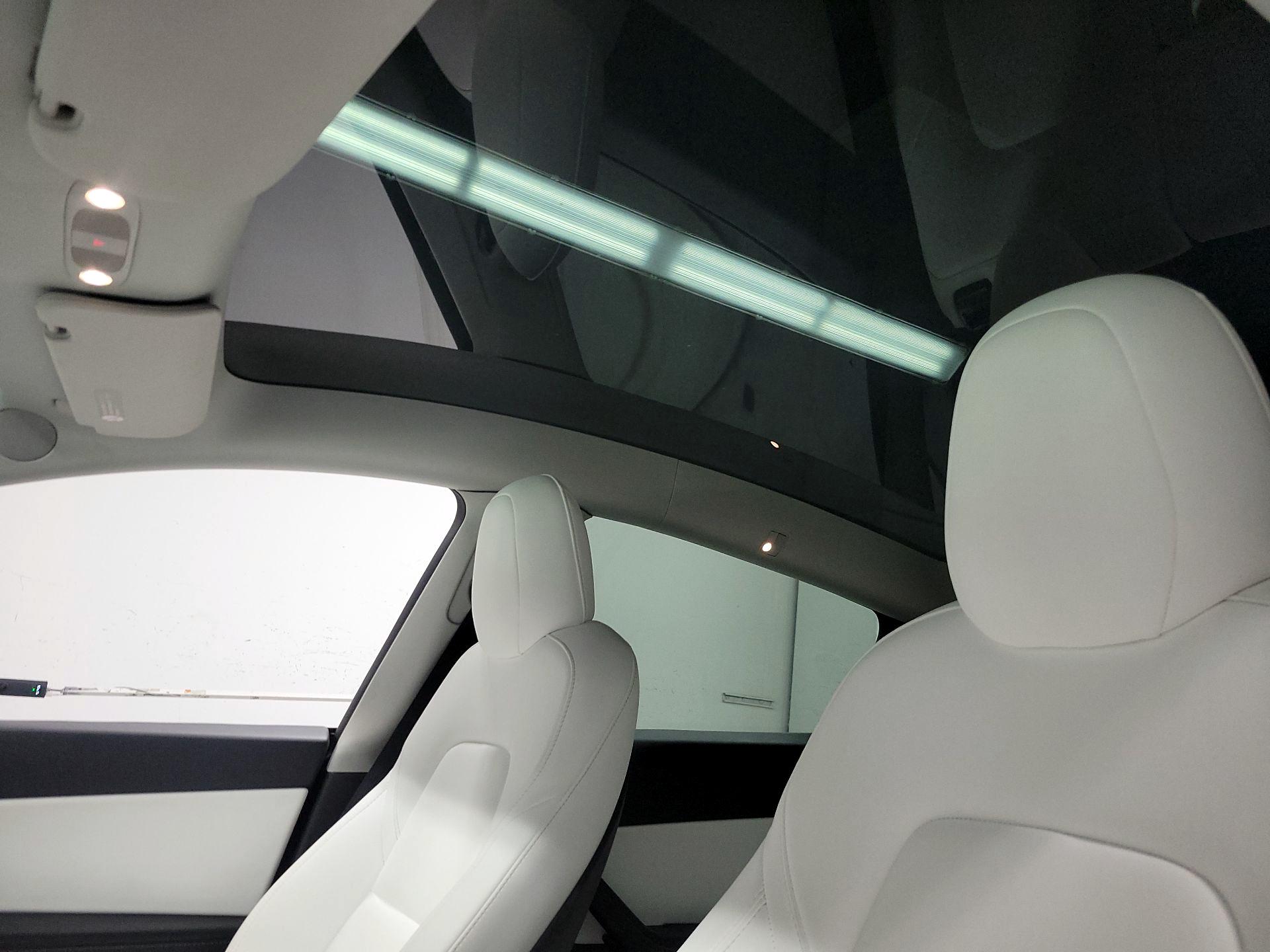 Thumbnail: 2022 Tesla Model Y - 17