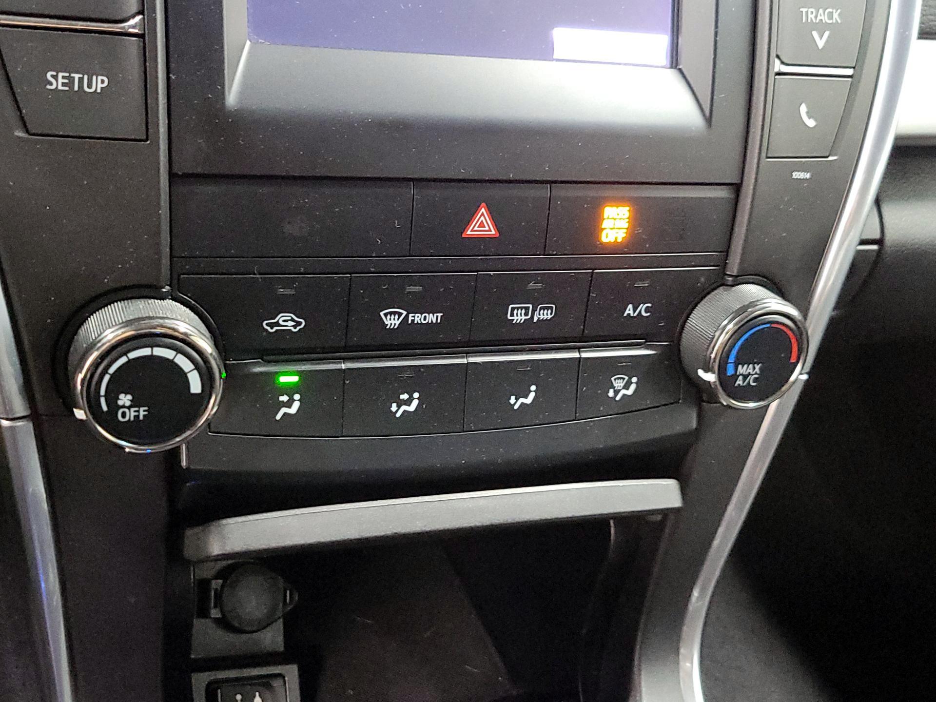 Thumbnail: 2016 Toyota Camry - 13