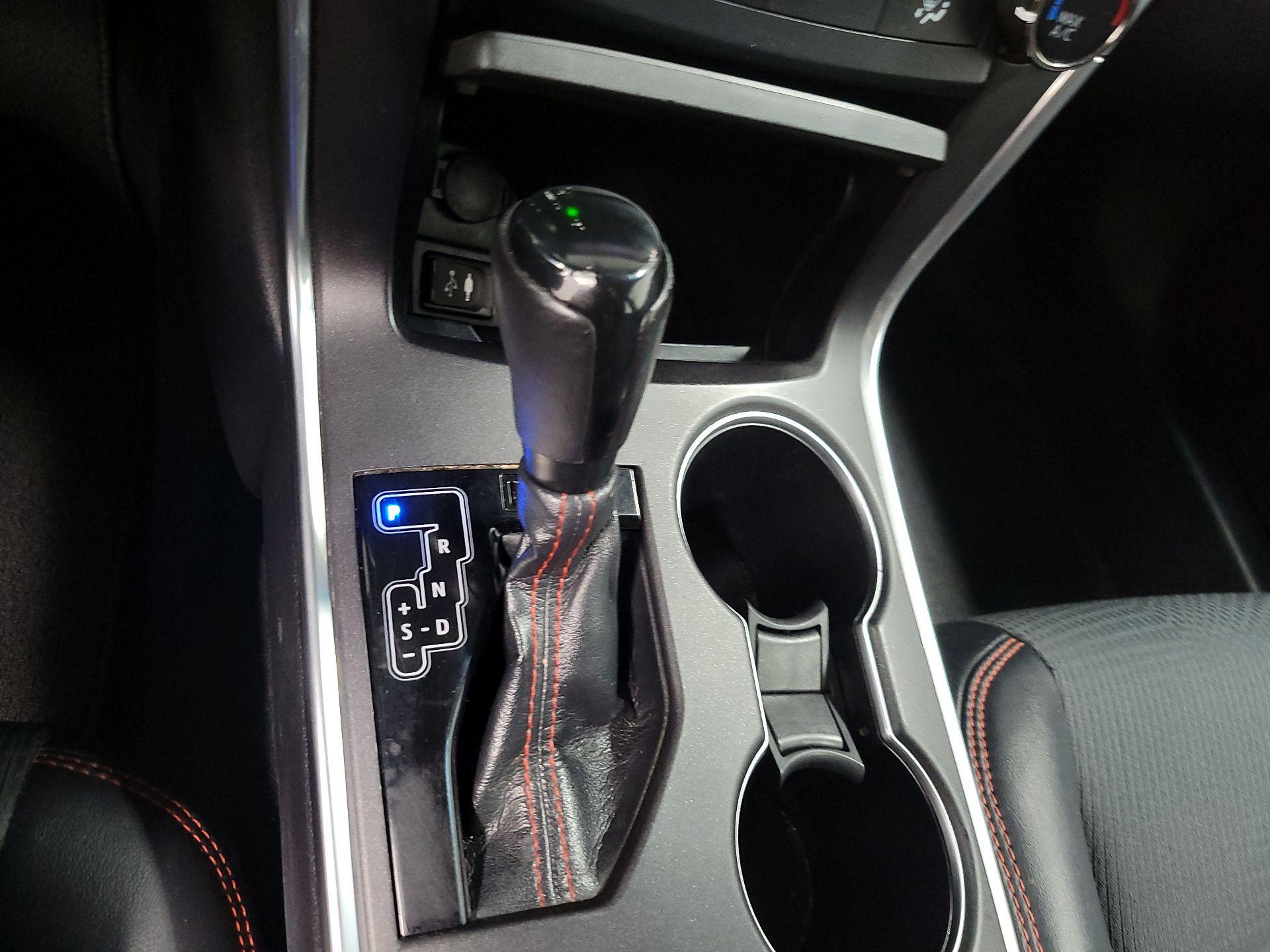 Thumbnail: 2016 Toyota Camry - 14