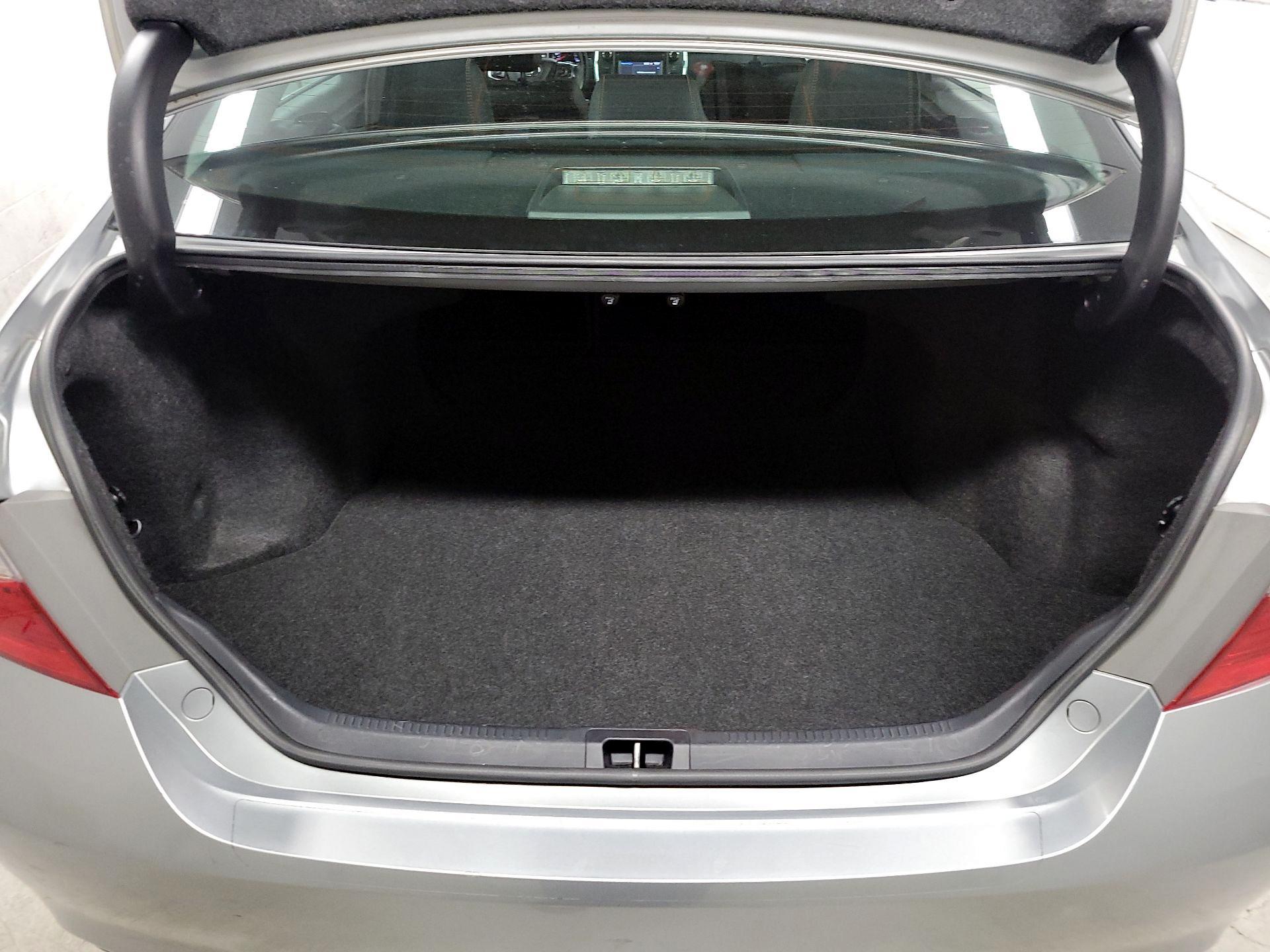 Thumbnail: 2016 Toyota Camry - 16