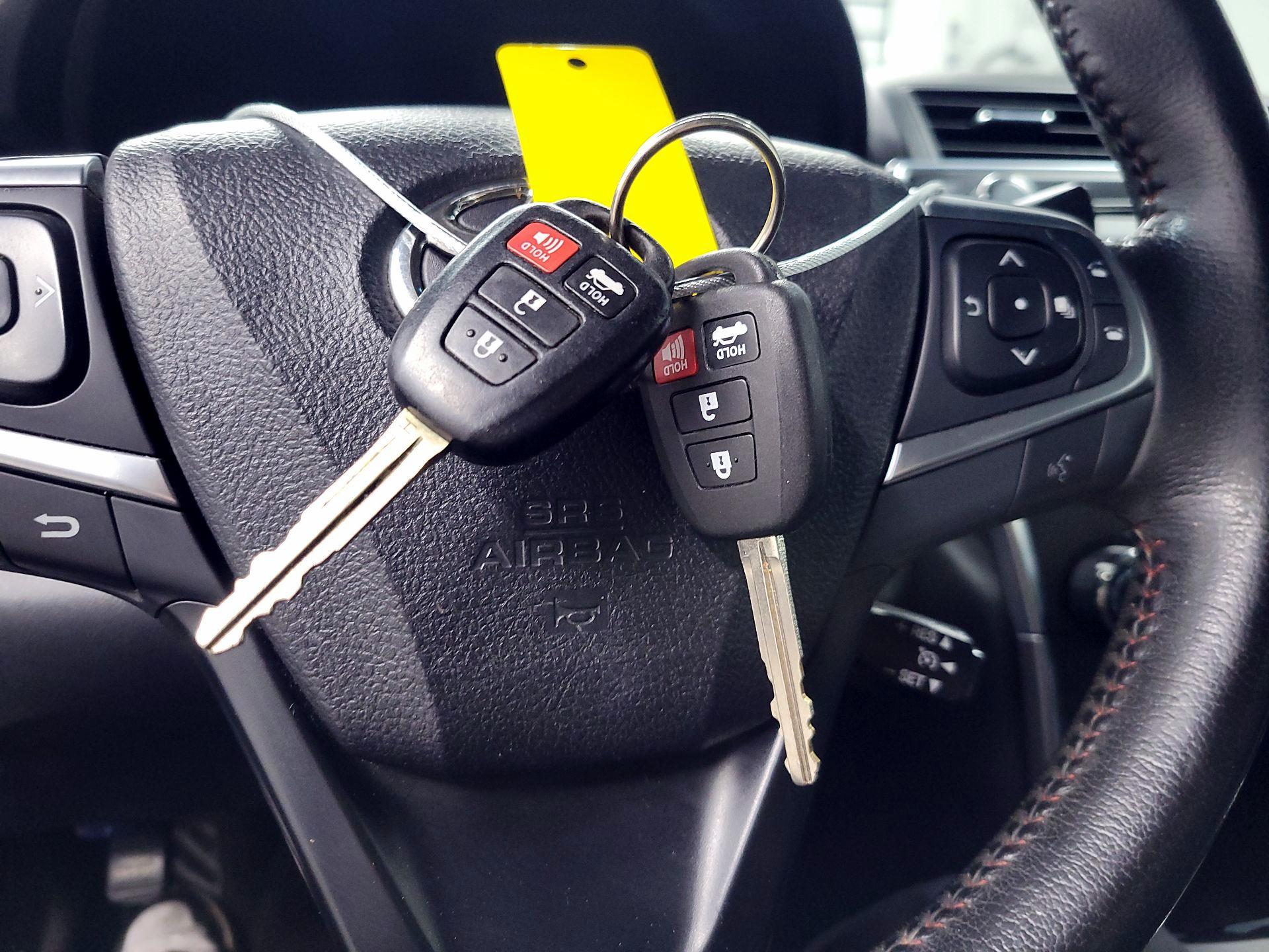 Thumbnail: 2016 Toyota Camry - 18