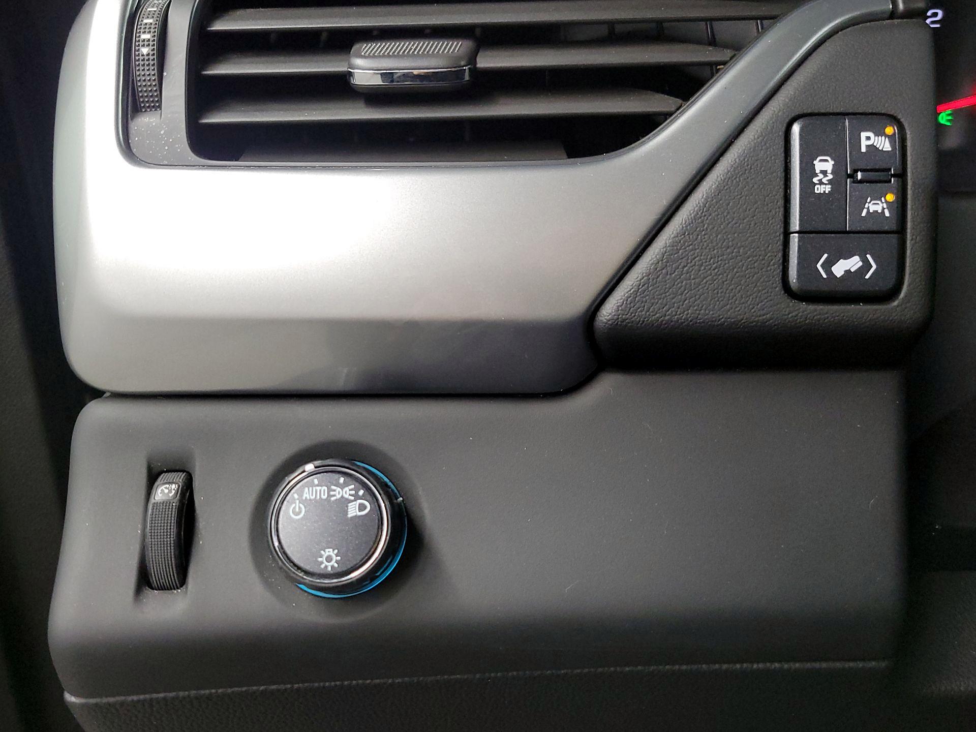 Thumbnail: 2018 Chevrolet Tahoe - 11