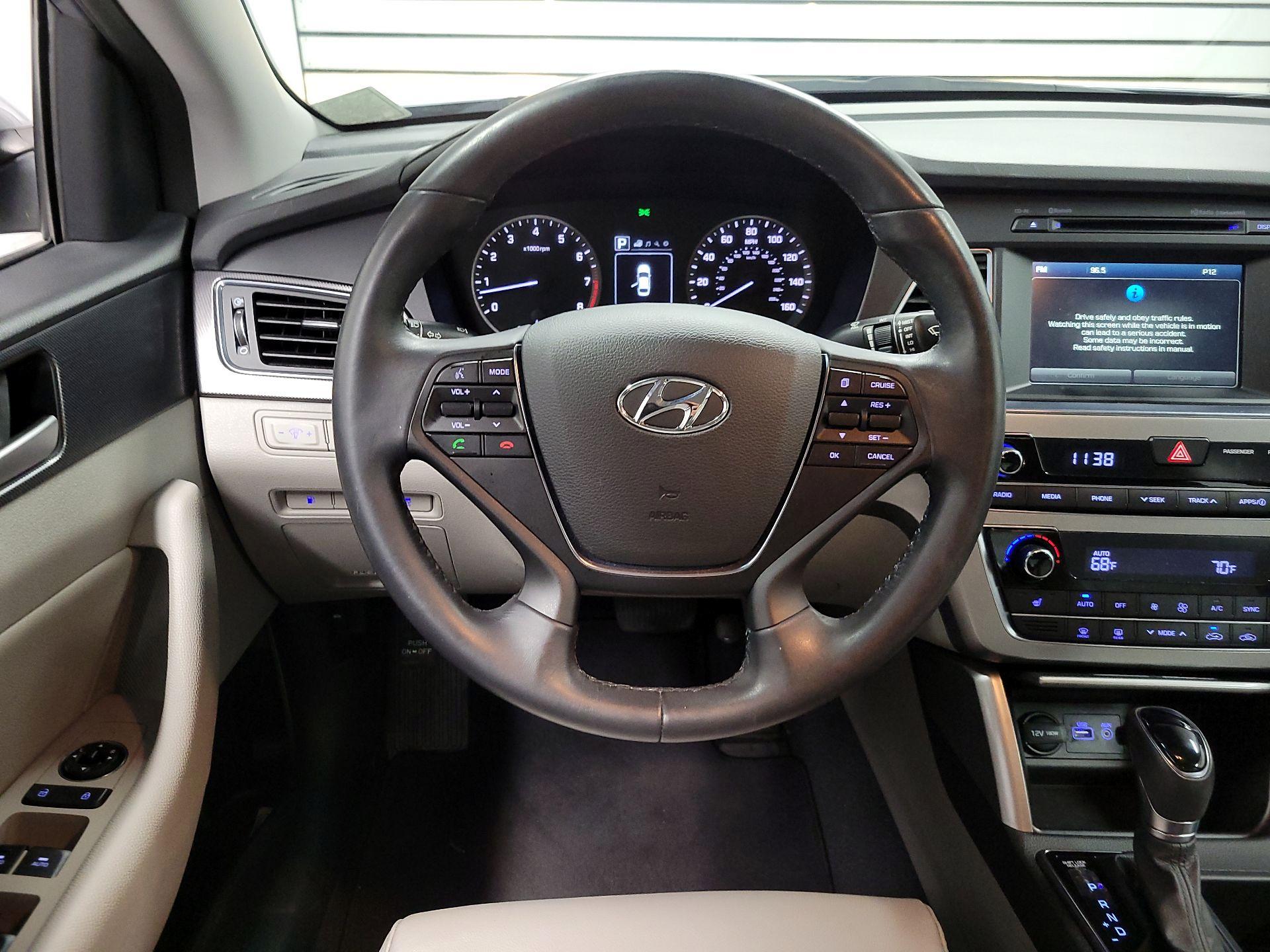 Thumbnail: 2016 Hyundai Sonata - 10