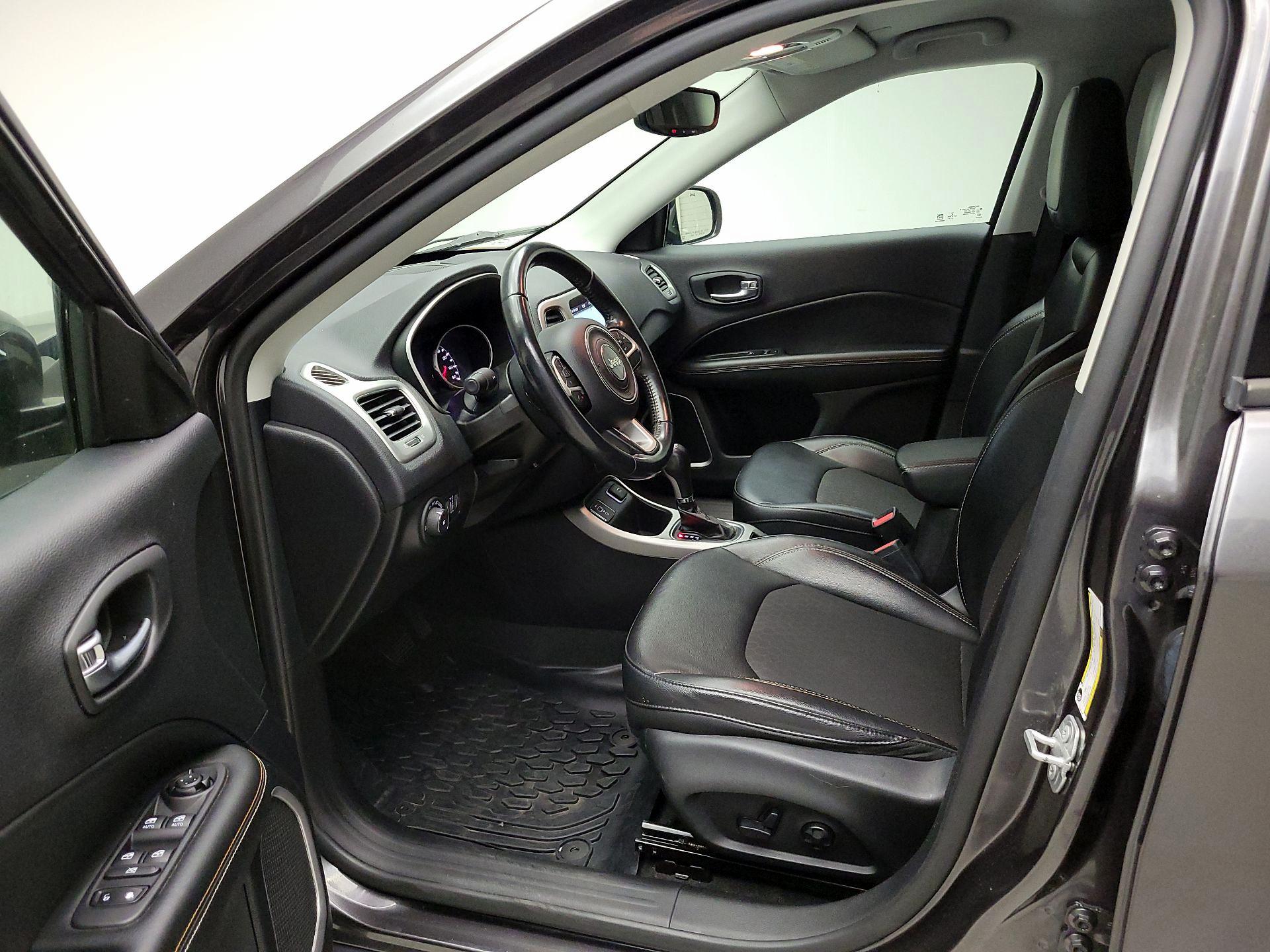 Thumbnail: 2020 Jeep Compass - 9