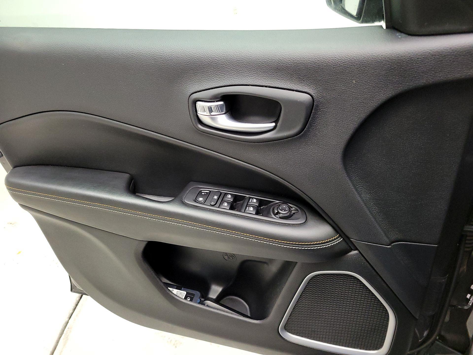 Thumbnail: 2020 Jeep Compass - 10