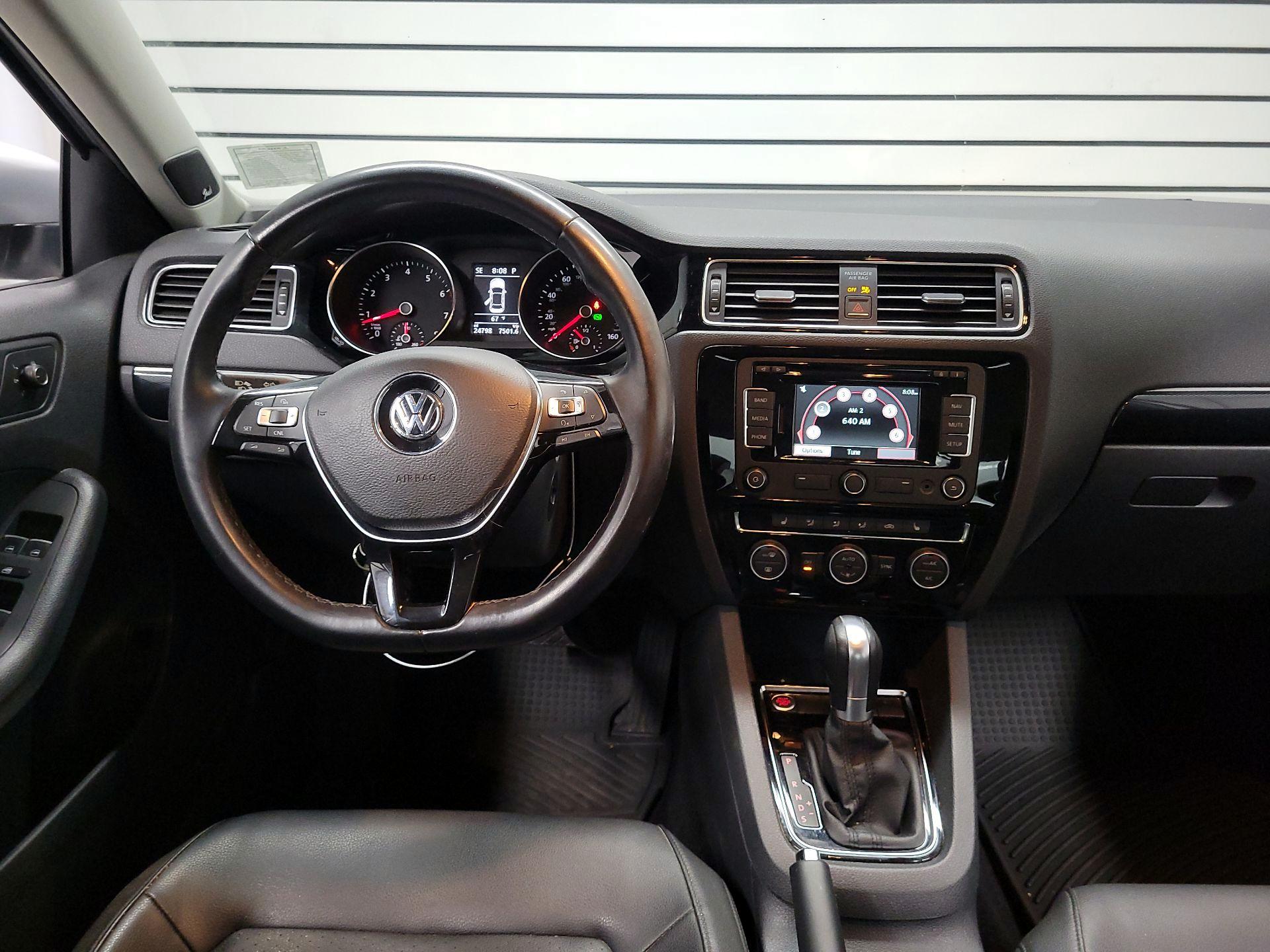 Thumbnail: 2015 Volkswagen Jetta - 9