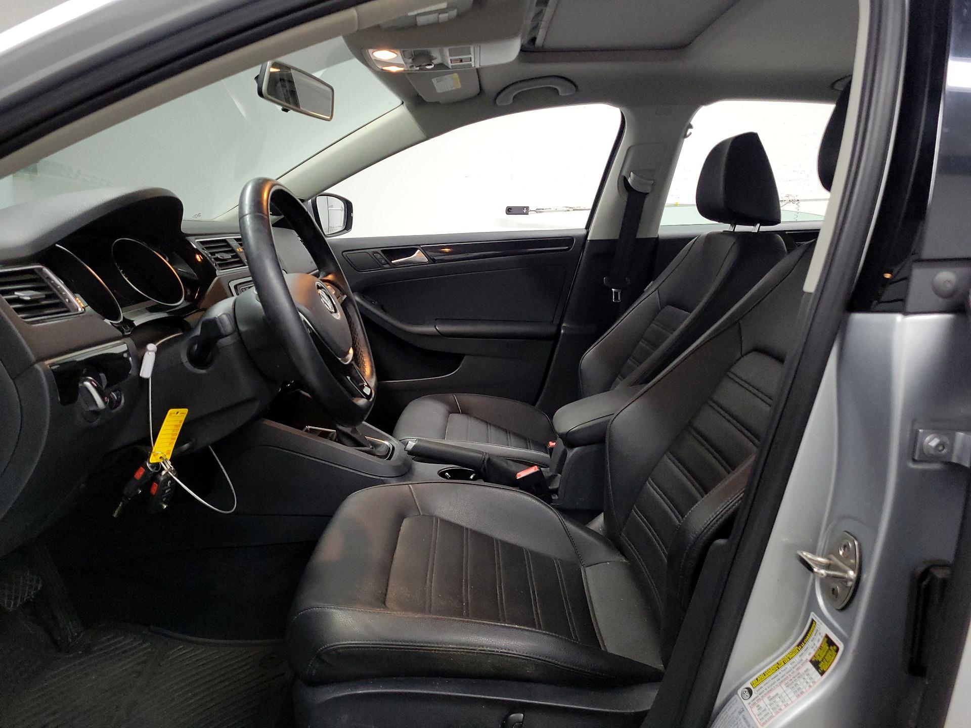 Thumbnail: 2015 Volkswagen Jetta - 11