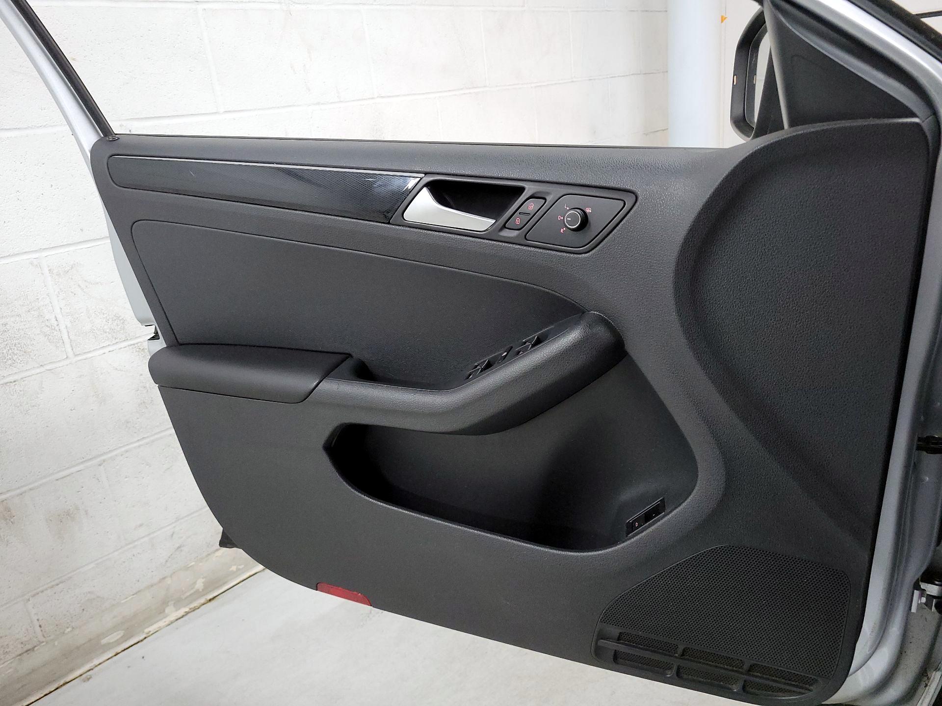 Thumbnail: 2015 Volkswagen Jetta - 12