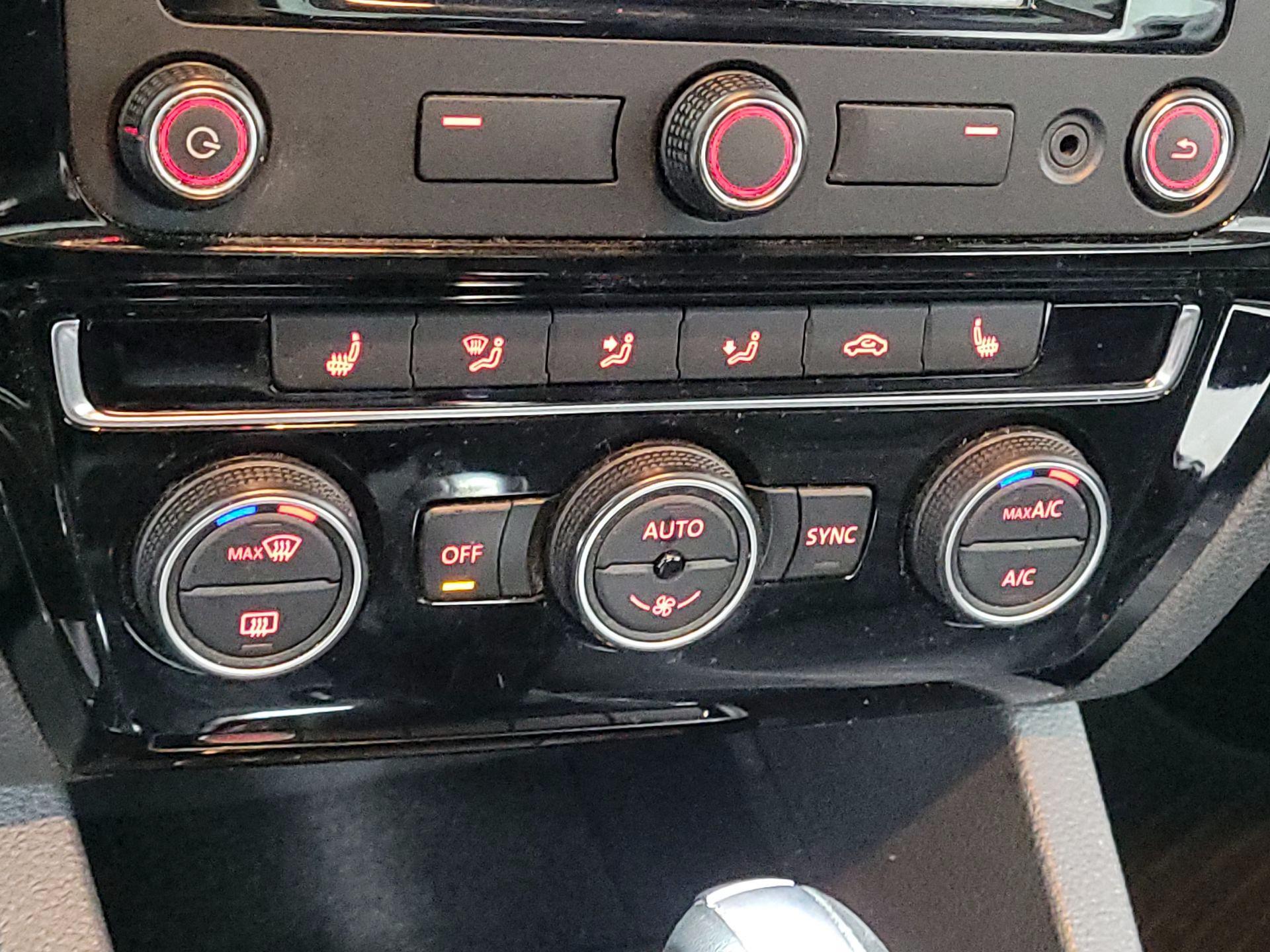 Thumbnail: 2015 Volkswagen Jetta - 15