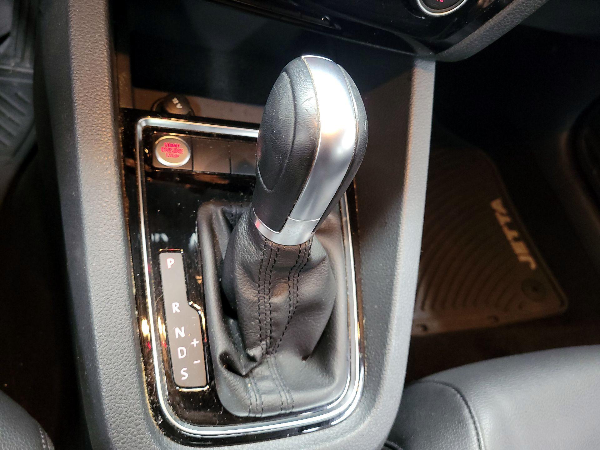 Thumbnail: 2015 Volkswagen Jetta - 16