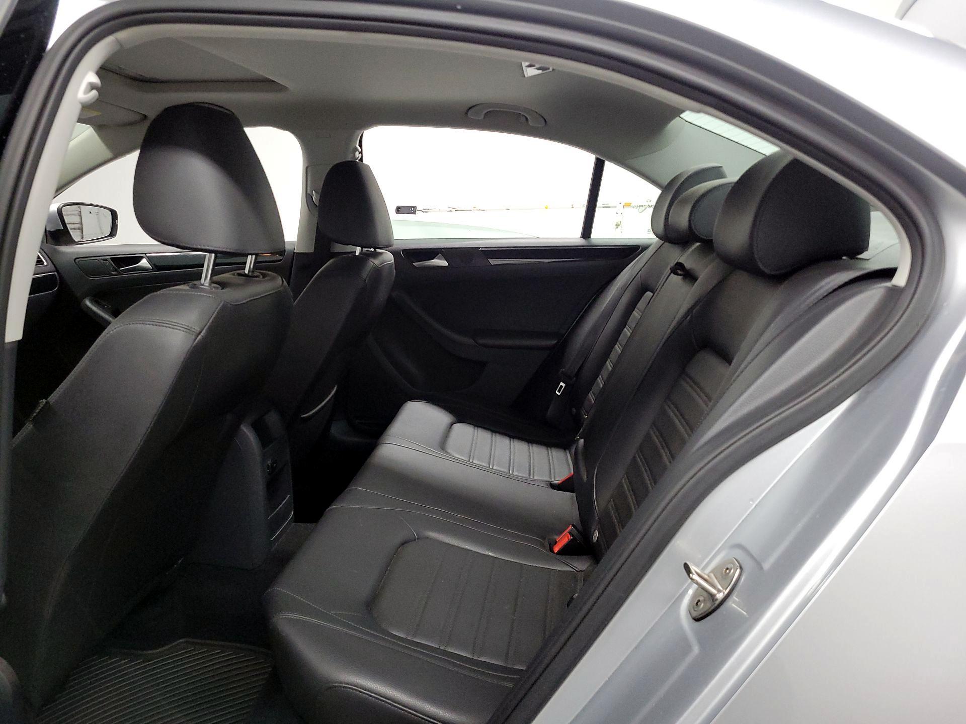 Thumbnail: 2015 Volkswagen Jetta - 17