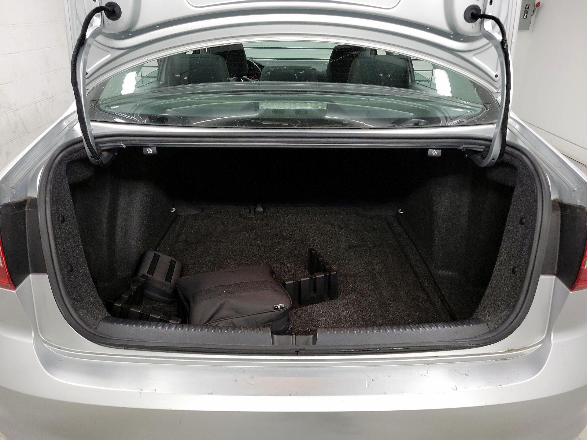 Thumbnail: 2015 Volkswagen Jetta - 18