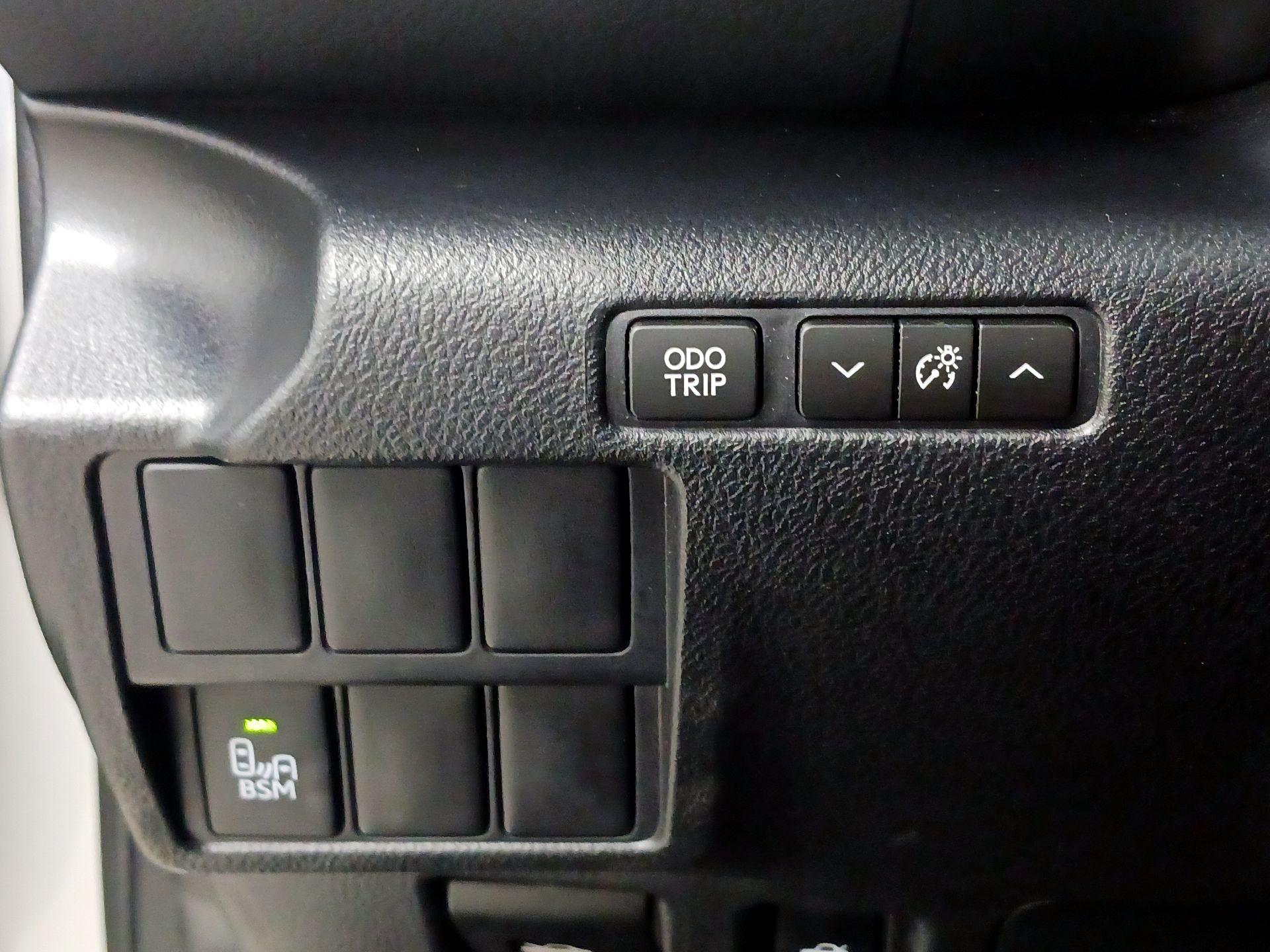 Thumbnail: 2016 Lexus IS - 13