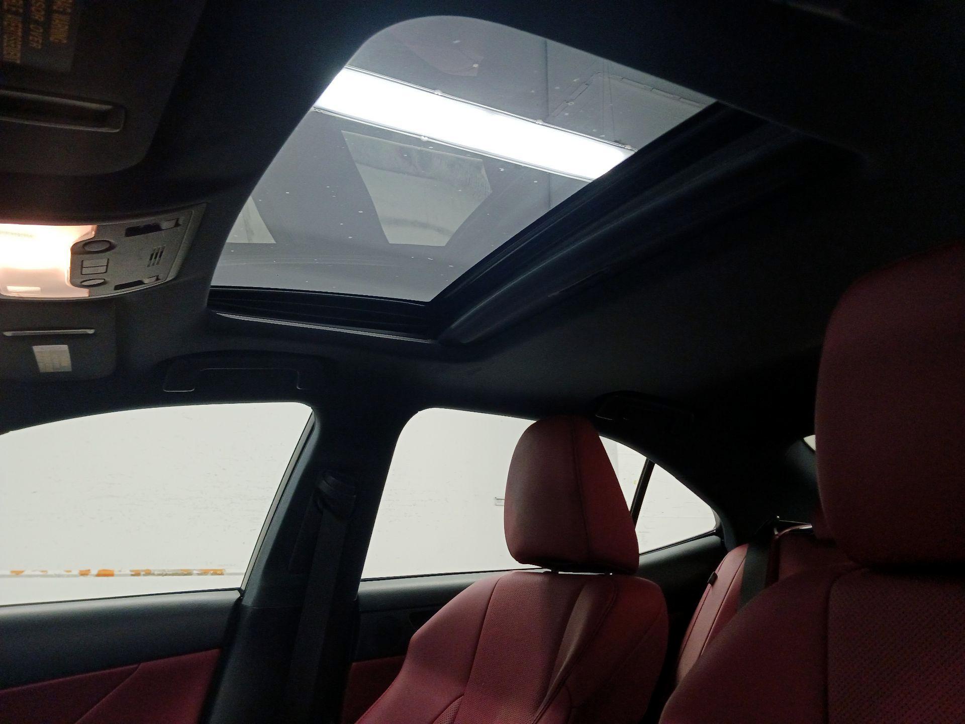 Thumbnail: 2016 Lexus IS - 18