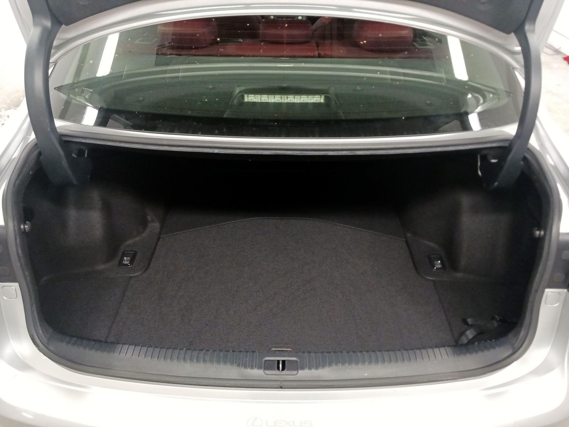 Thumbnail: 2016 Lexus IS - 20