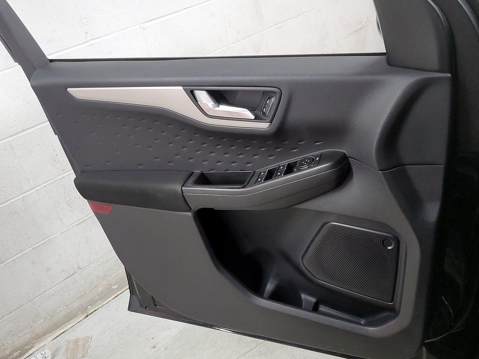 Thumbnail: 2020 Ford Escape - 10