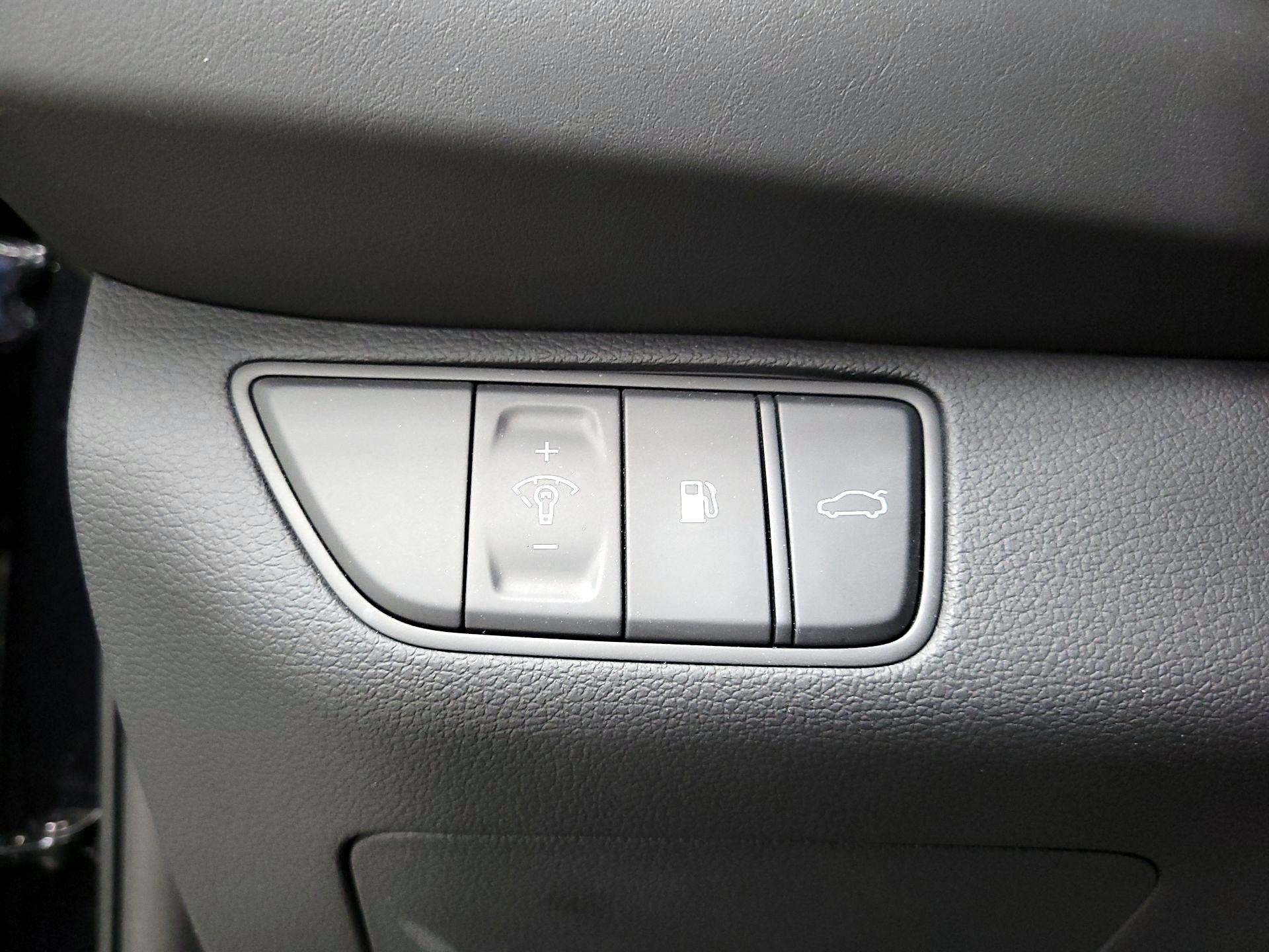 Thumbnail: 2023 Genesis G70 - 11