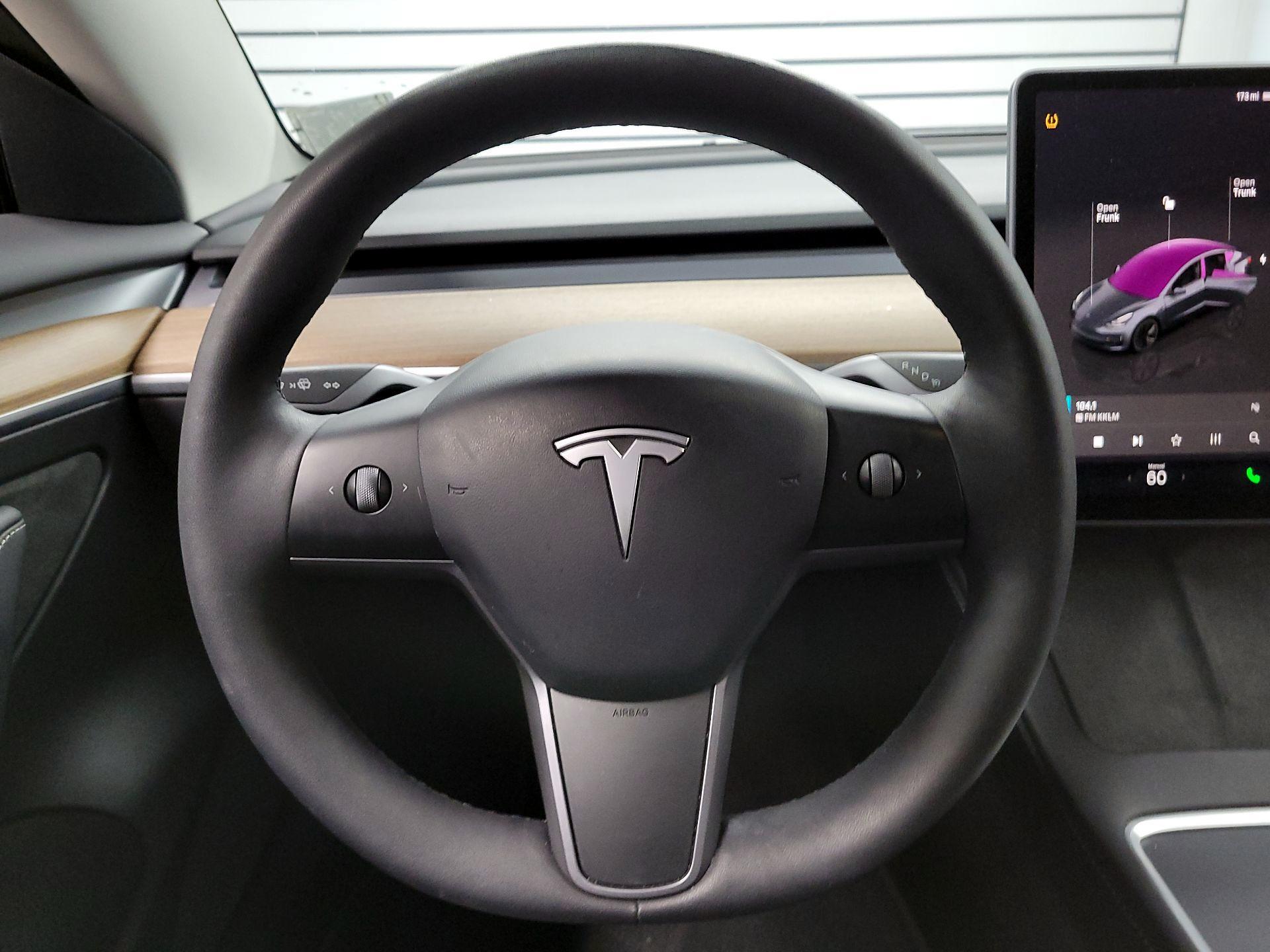 Thumbnail: 2022 Tesla Model 3 - 10