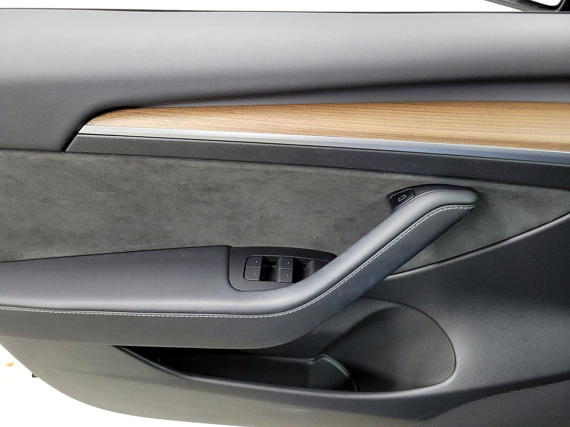 Thumbnail: 2022 Tesla Model 3 - 12