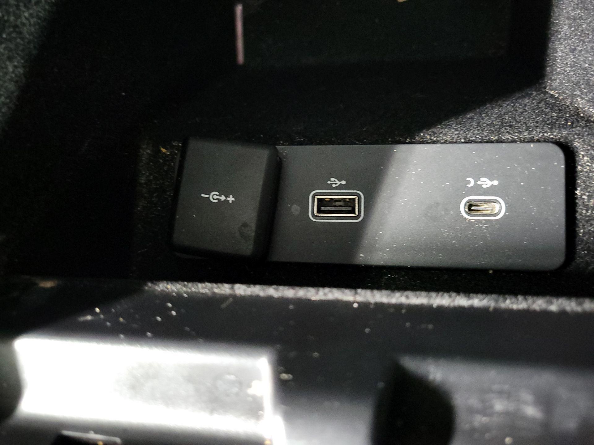 Thumbnail: 2022 Land Rover Range Rover Evoque - 17