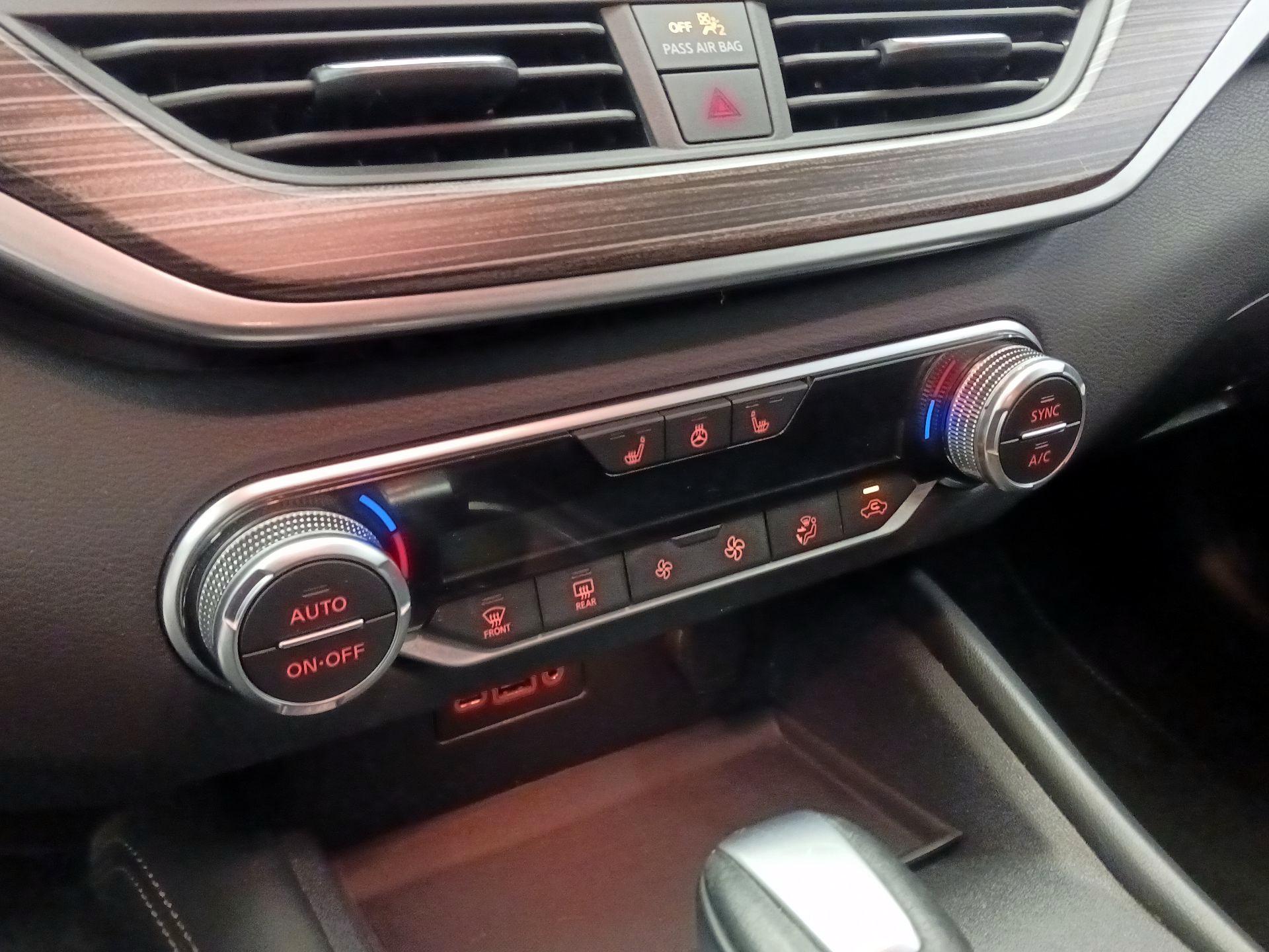 Thumbnail: 2019 Nissan Altima - 14