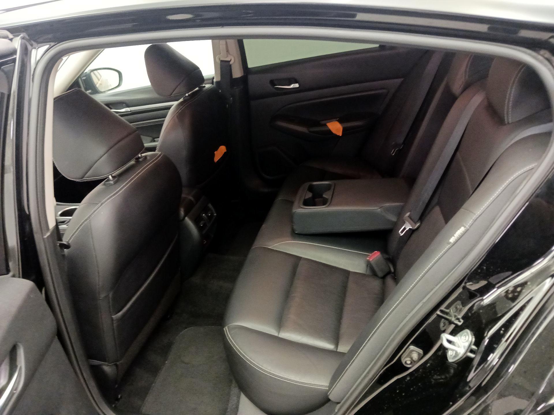 Thumbnail: 2019 Nissan Altima - 16