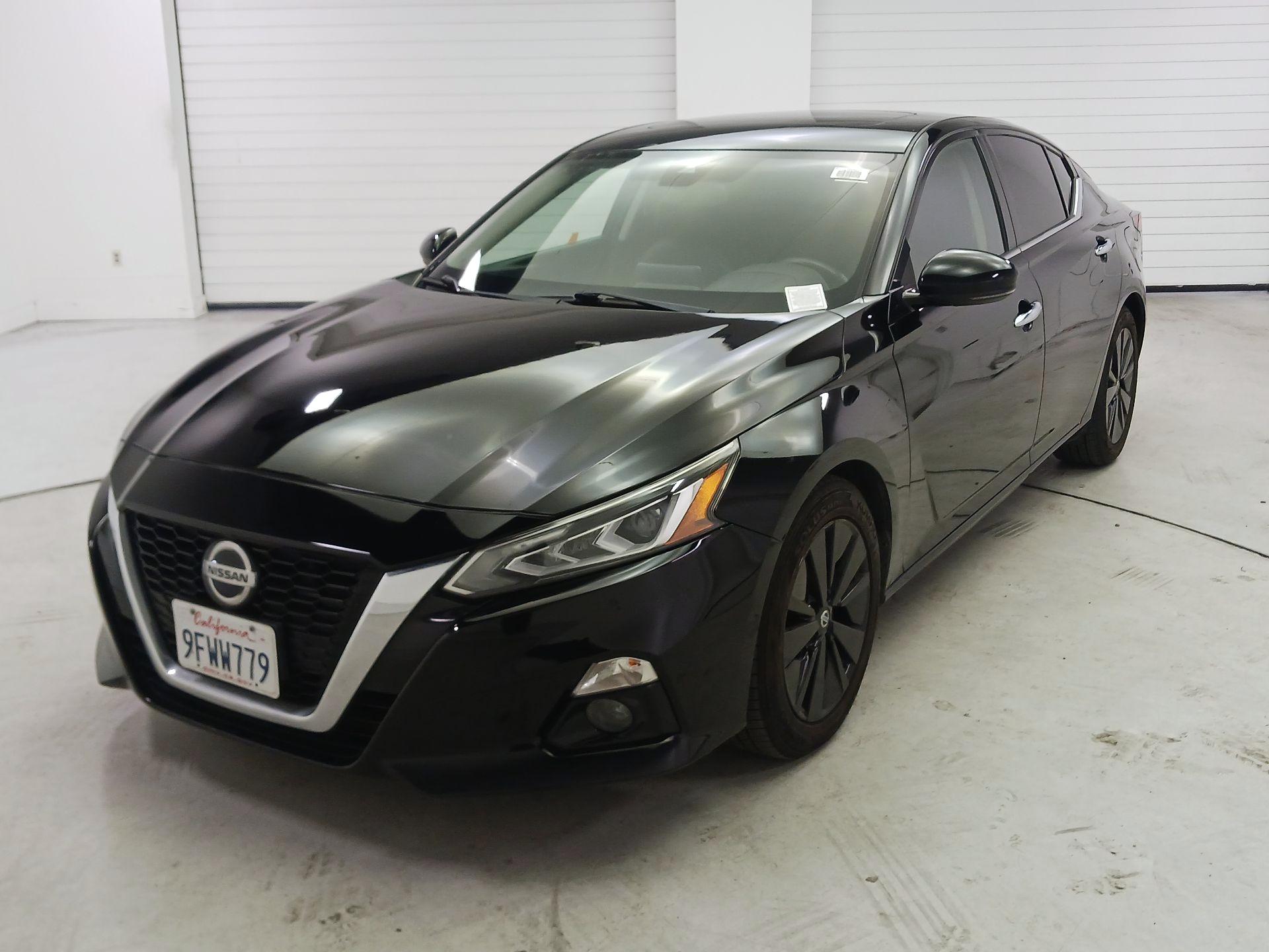 Thumbnail: 2019 Nissan Altima - 3