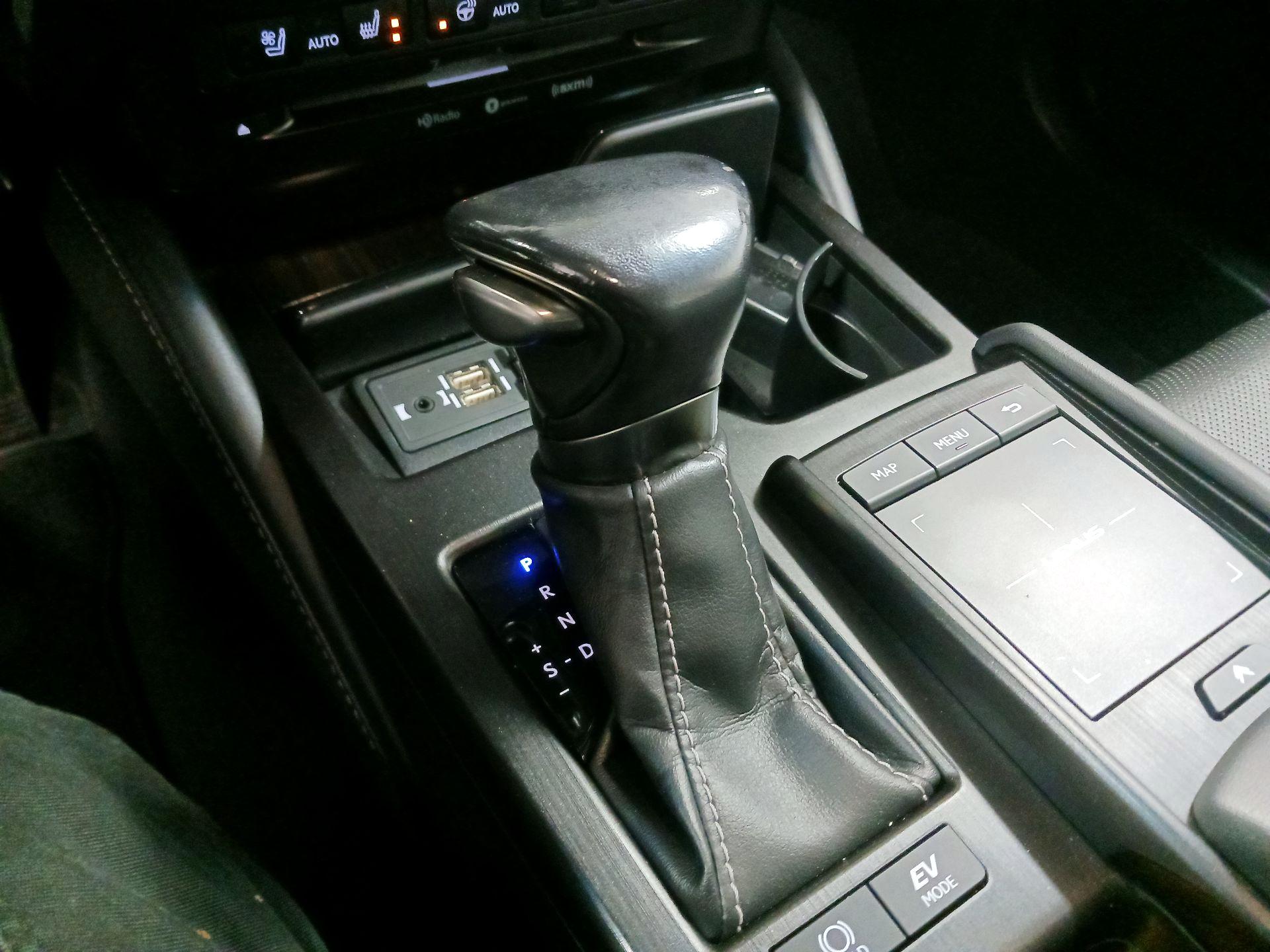 Thumbnail: 2019 Lexus ES - 14