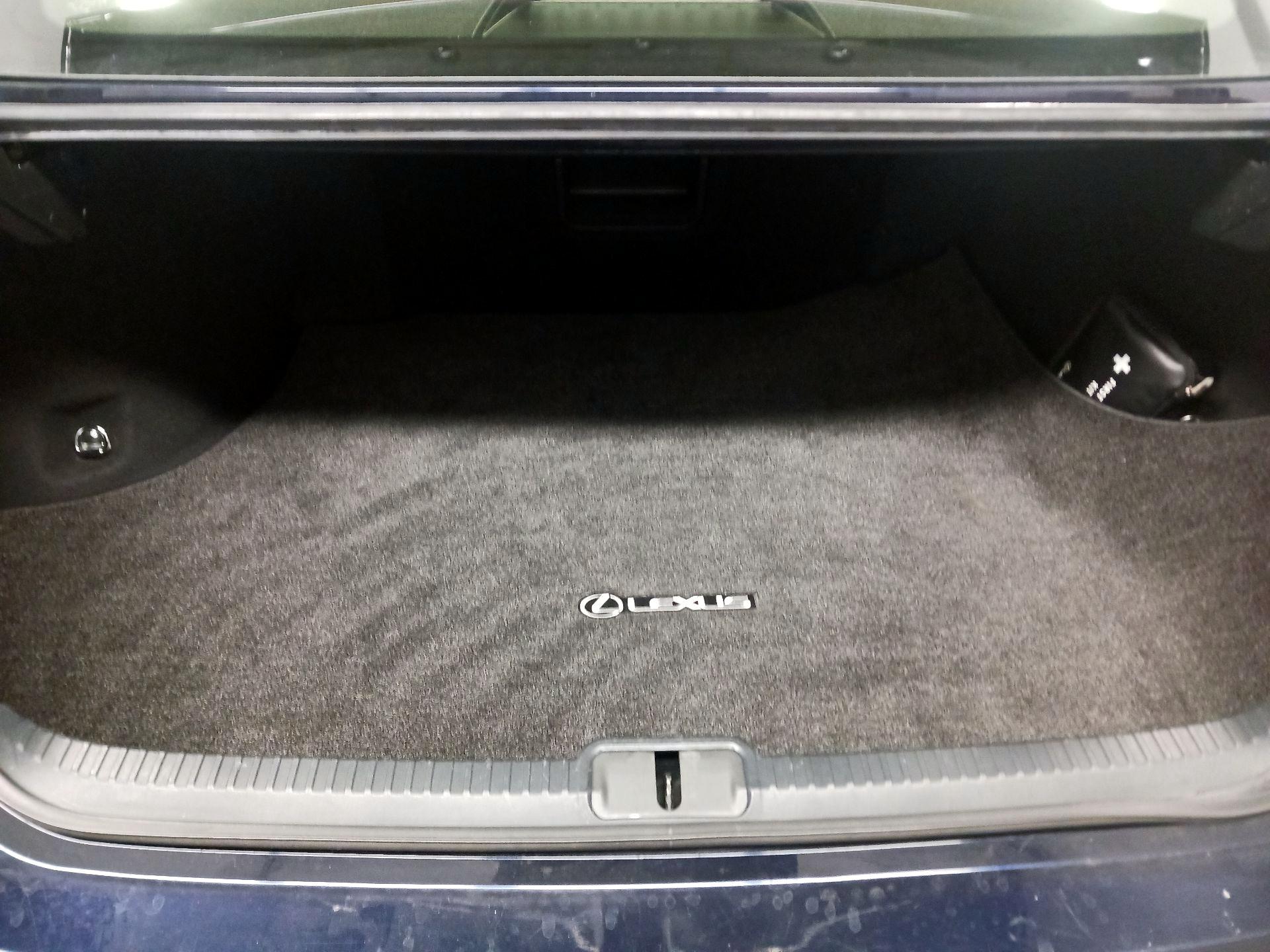 Thumbnail: 2019 Lexus ES - 16