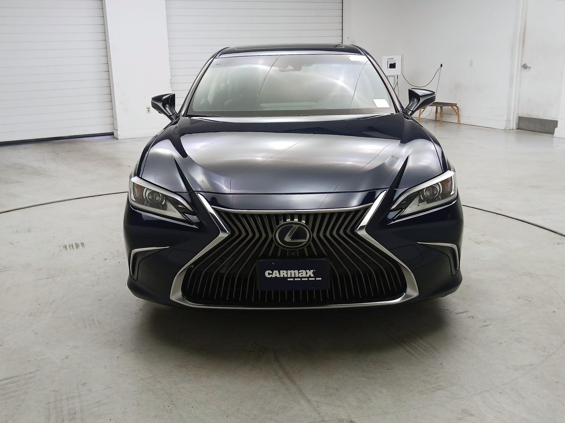 Thumbnail: 2019 Lexus ES - 2