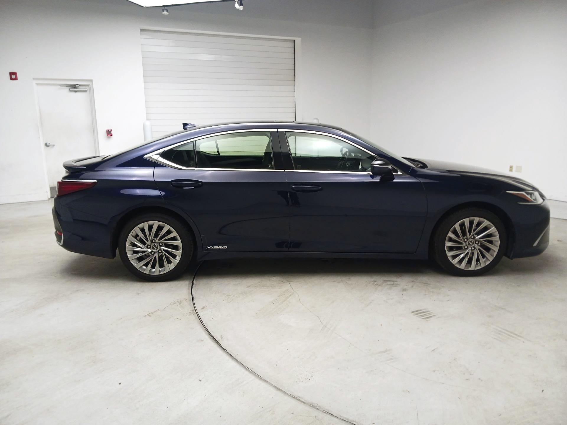 Thumbnail: 2019 Lexus ES - 4