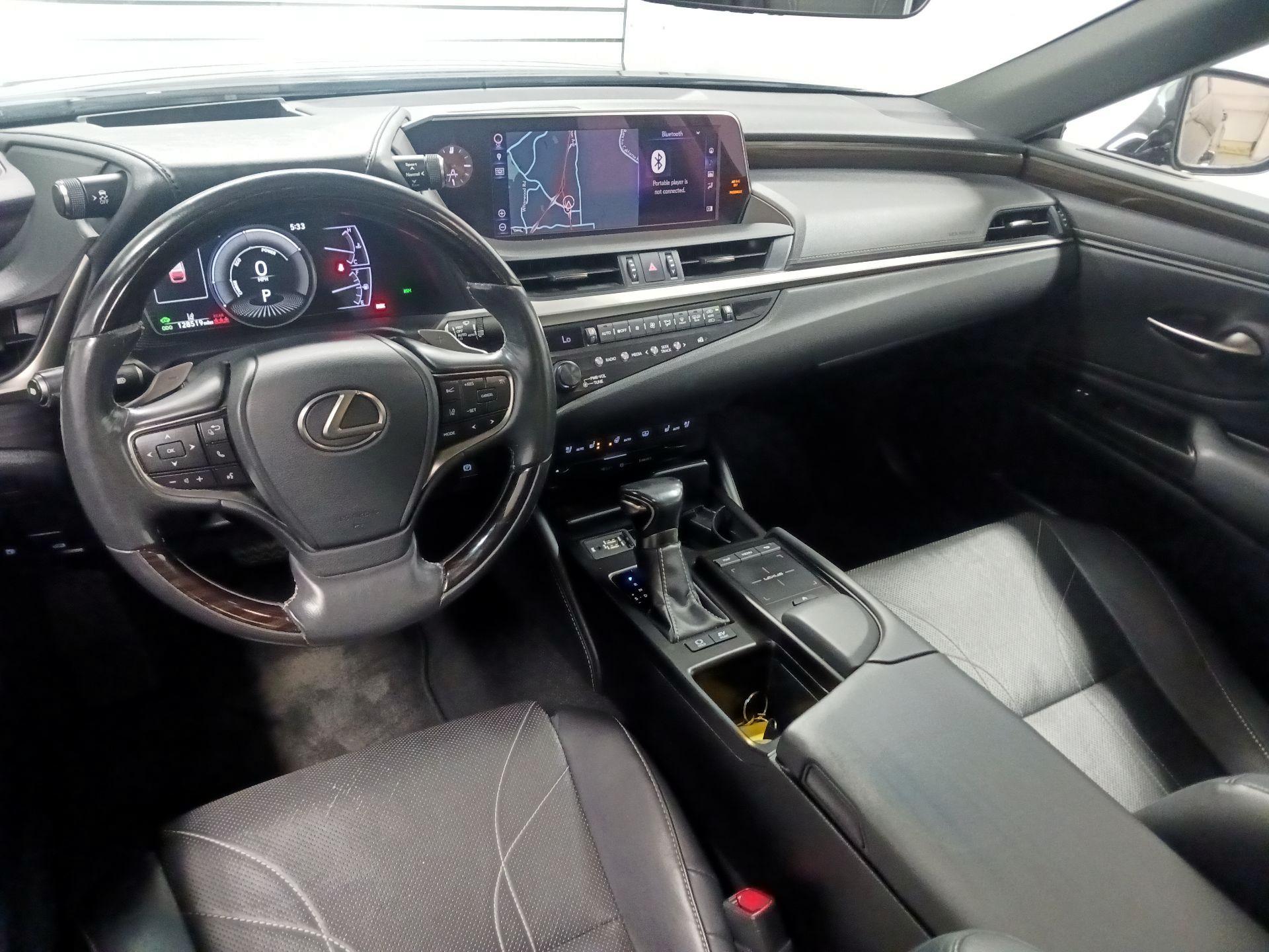 Thumbnail: 2019 Lexus ES - 8