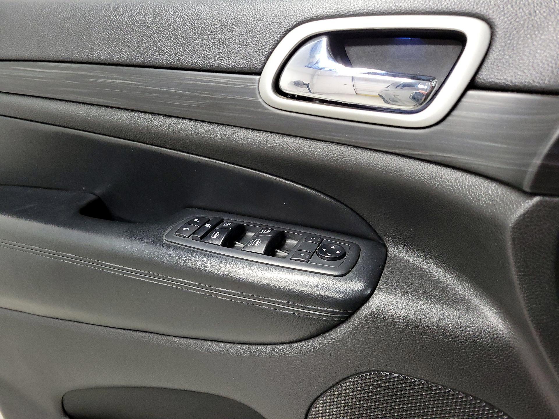 Thumbnail: 2020 Jeep Grand Cherokee - 10