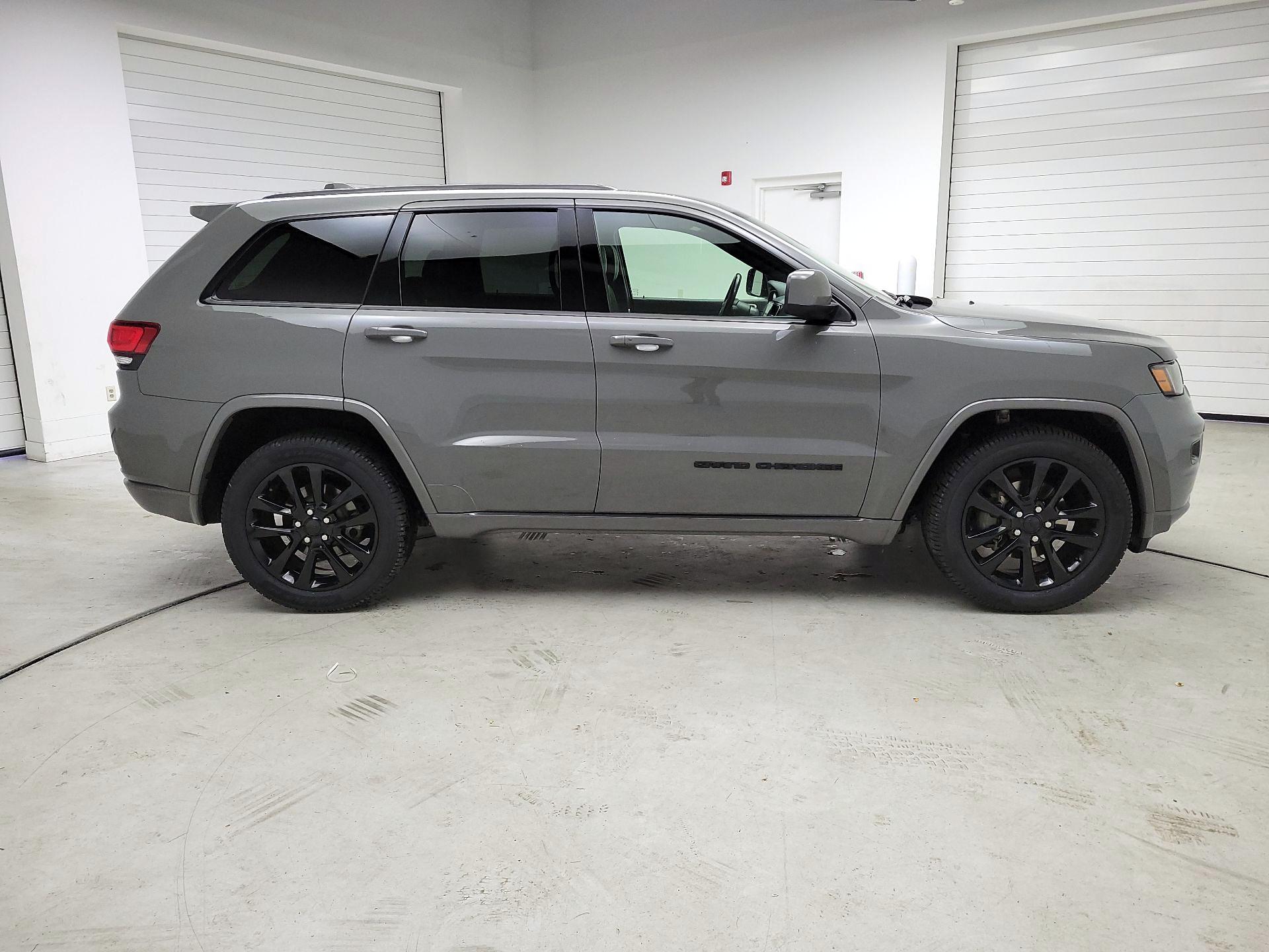 Thumbnail: 2020 Jeep Grand Cherokee - 4