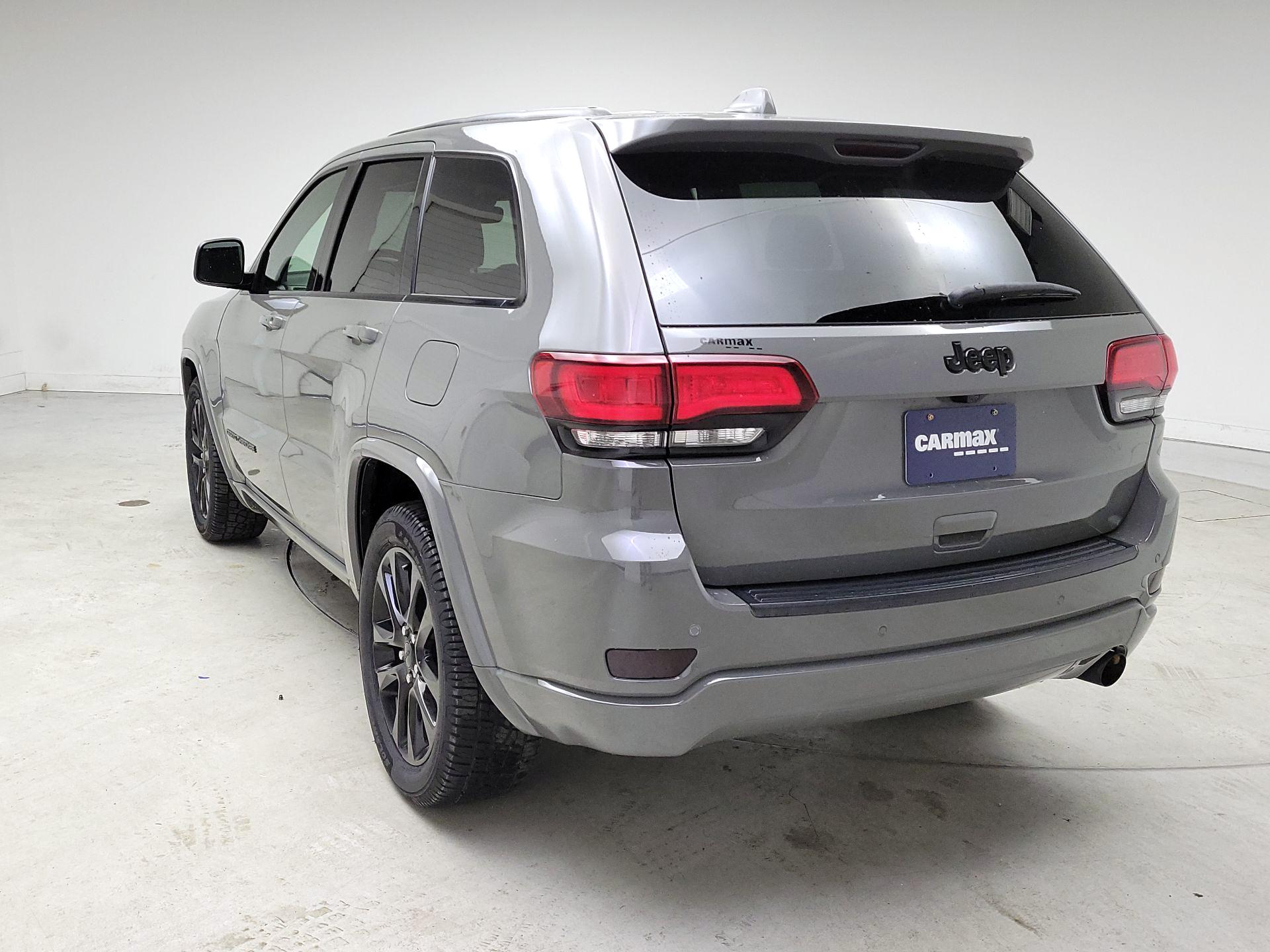 Thumbnail: 2020 Jeep Grand Cherokee - 7