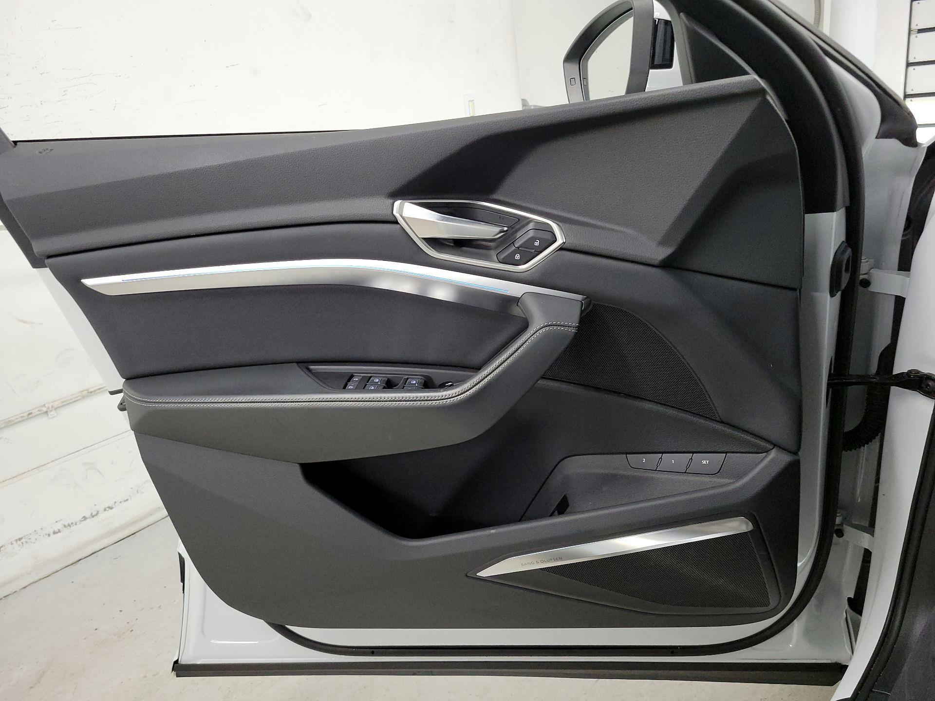 Thumbnail: 2024 Audi Q8 e-tron - 10