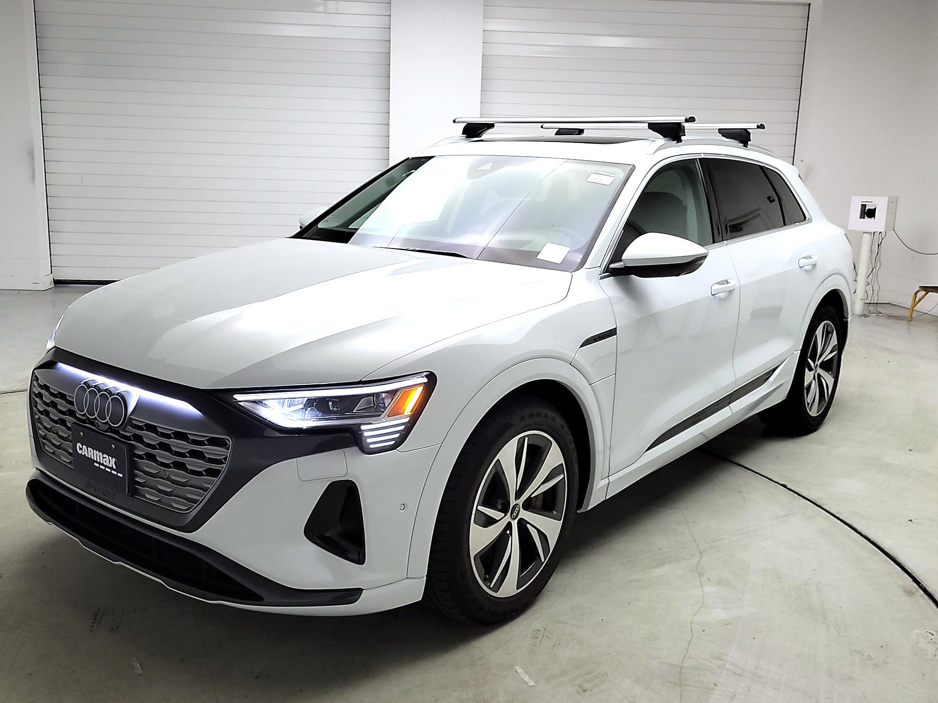 Thumbnail: 2024 Audi Q8 e-tron - 3