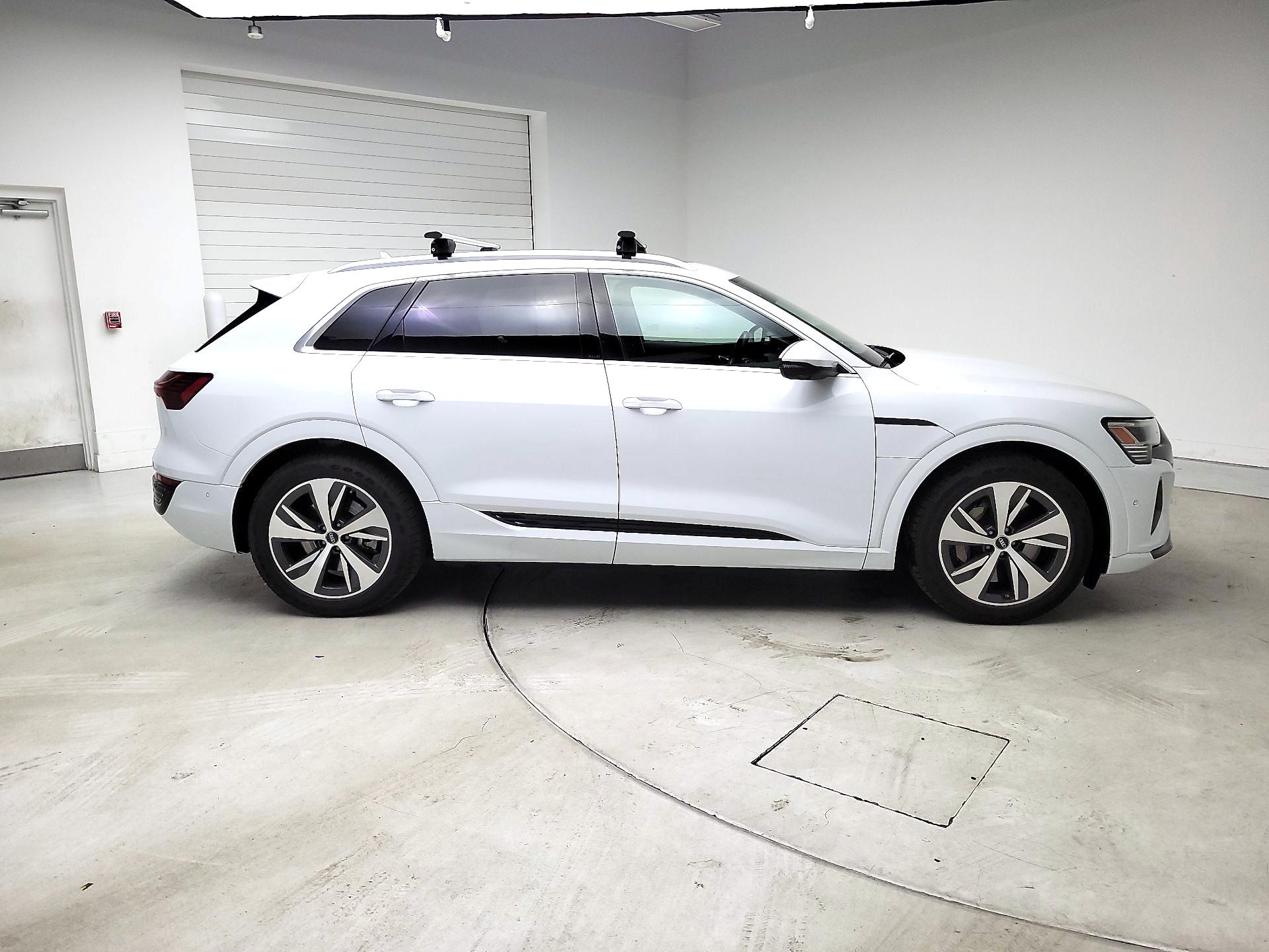 Thumbnail: 2024 Audi Q8 e-tron - 4