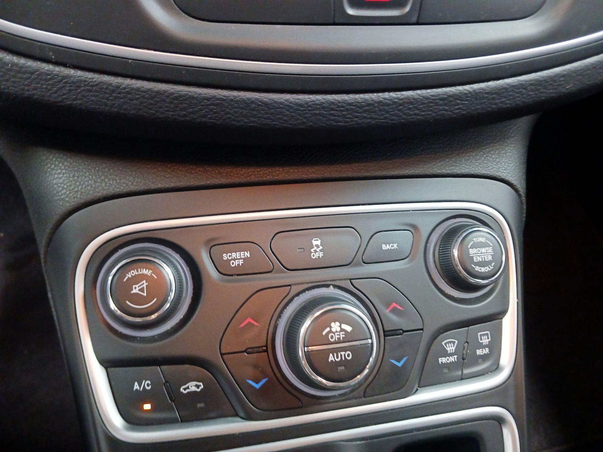 Thumbnail: 2015 Chrysler 200 - 15