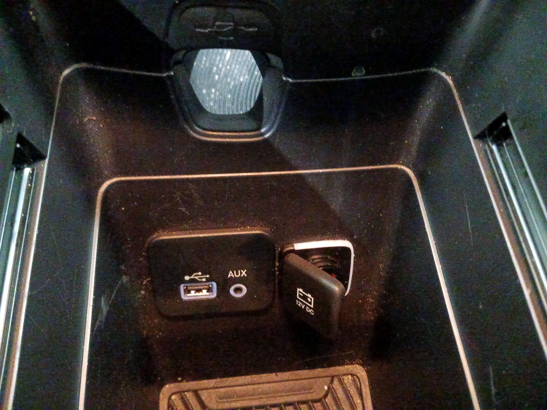 Thumbnail: 2015 Chrysler 200 - 17