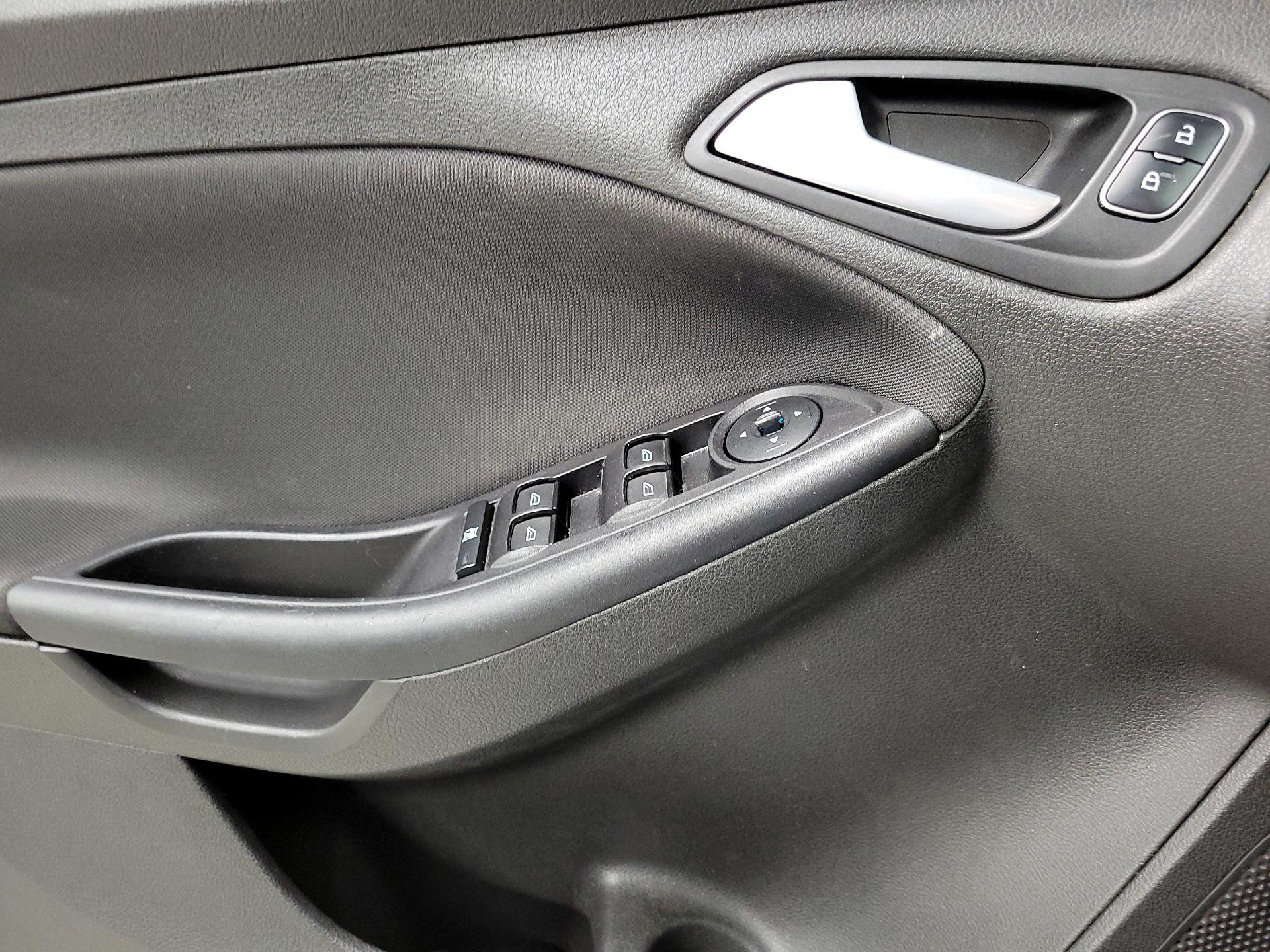 Thumbnail: 2016 Ford Focus - 12