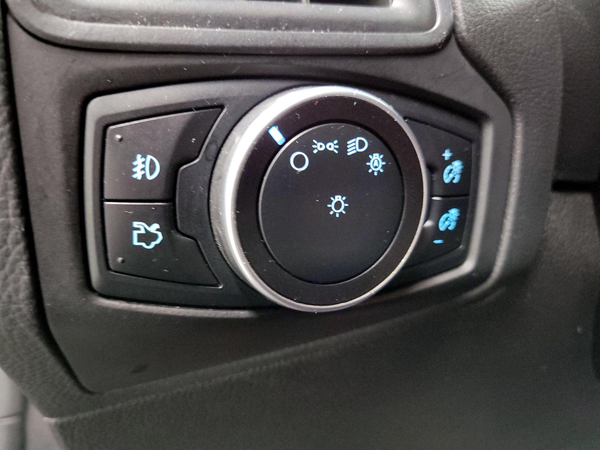 Thumbnail: 2016 Ford Focus - 13