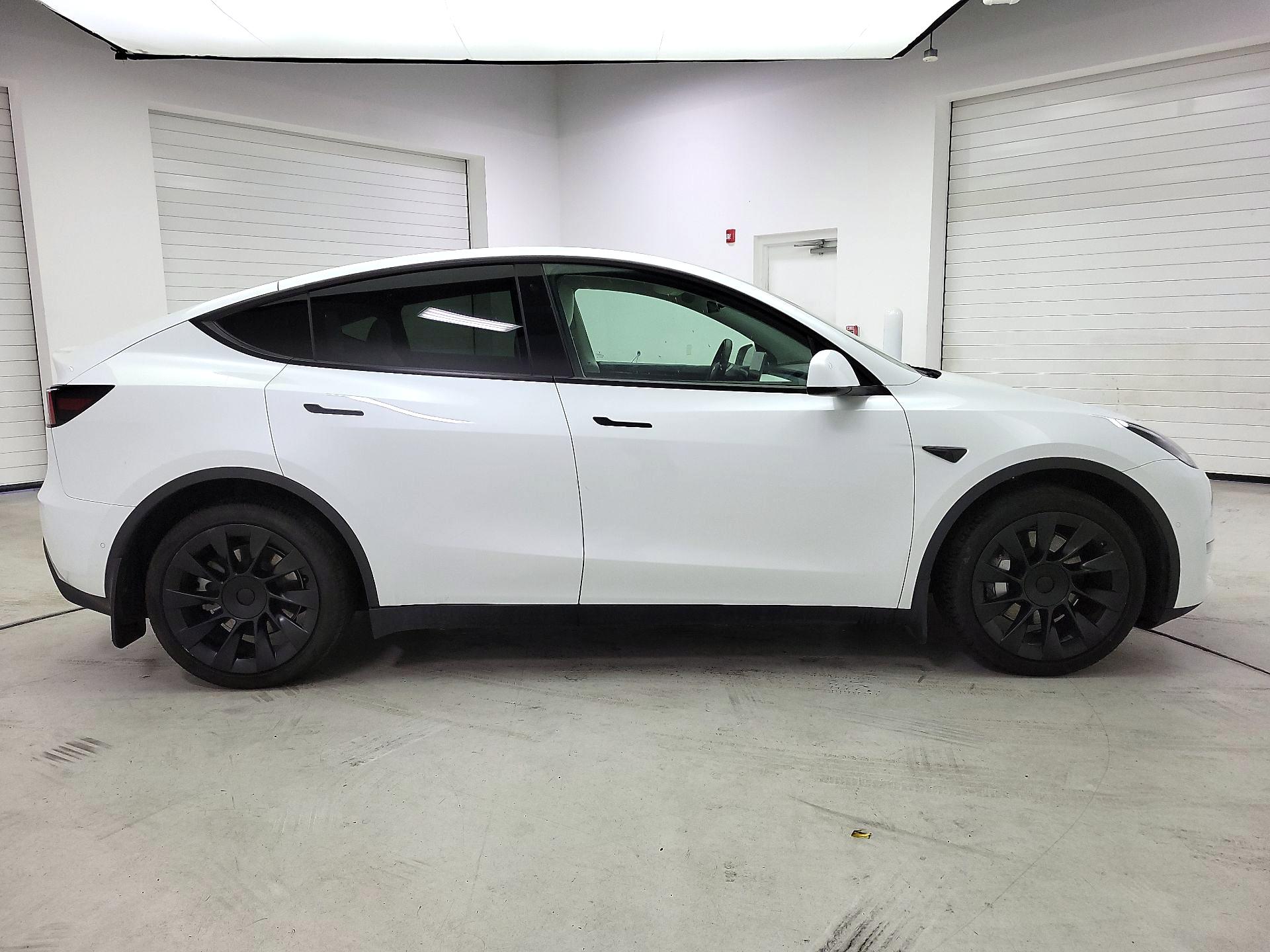 Thumbnail: 2022 Tesla Model Y - 4