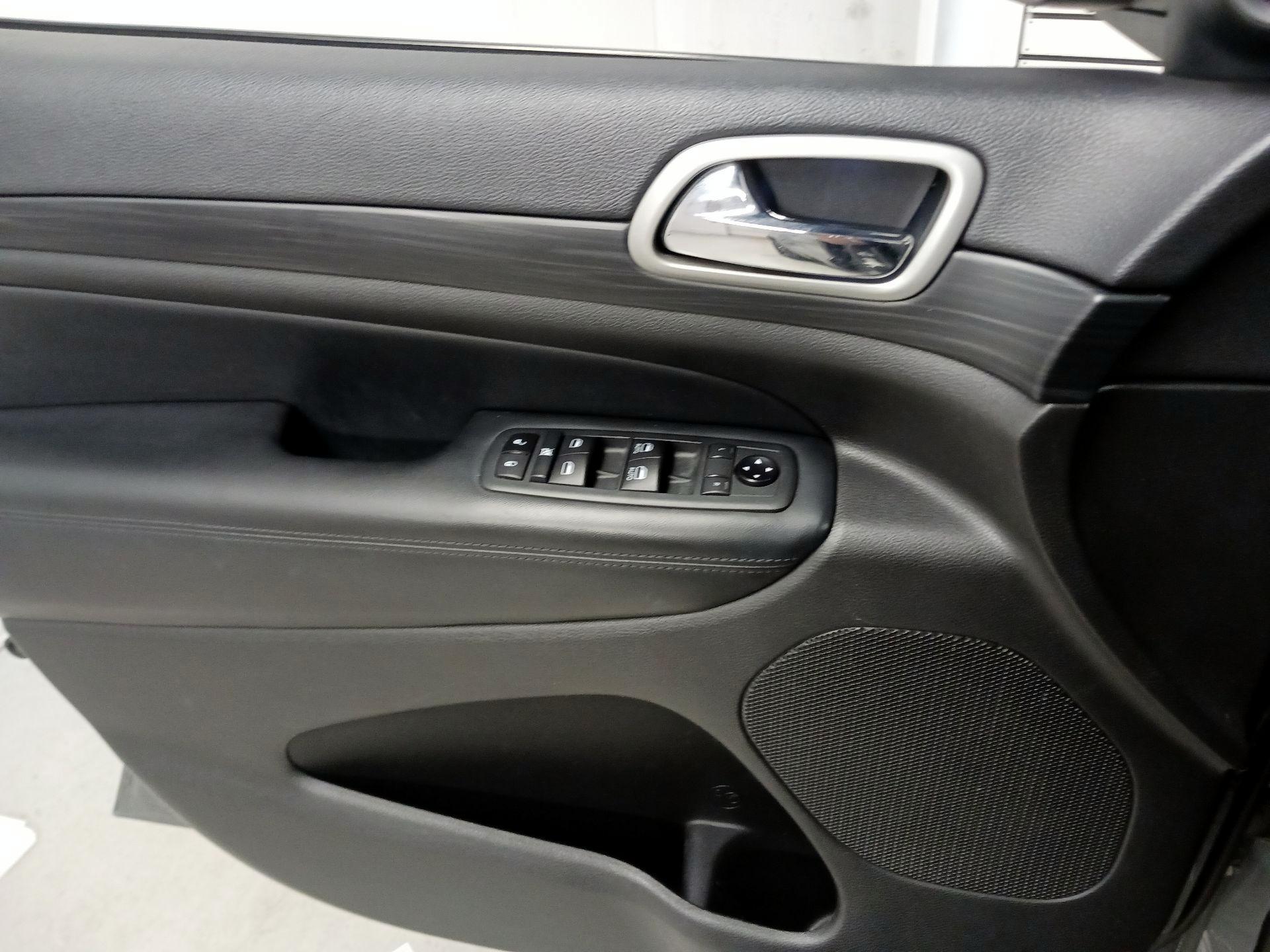 Thumbnail: 2020 Jeep Grand Cherokee - 10