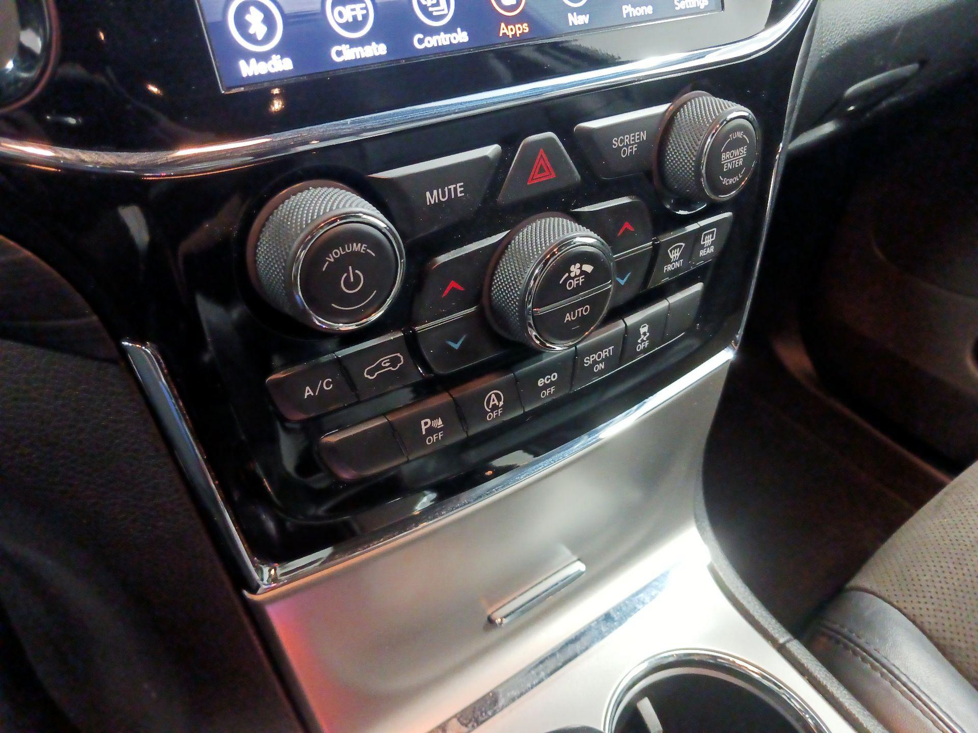 Thumbnail: 2020 Jeep Grand Cherokee - 12