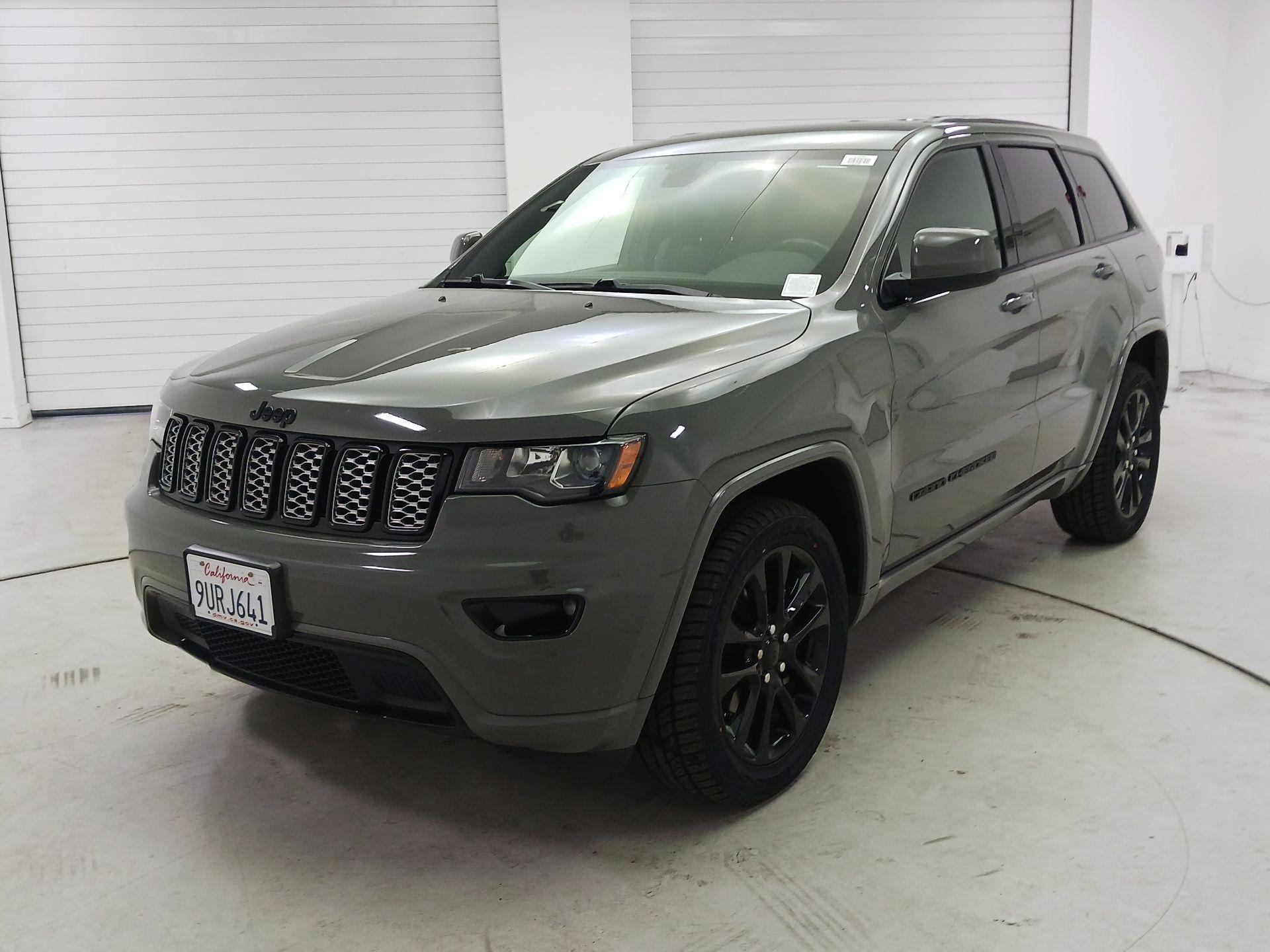 Thumbnail: 2020 Jeep Grand Cherokee - 3