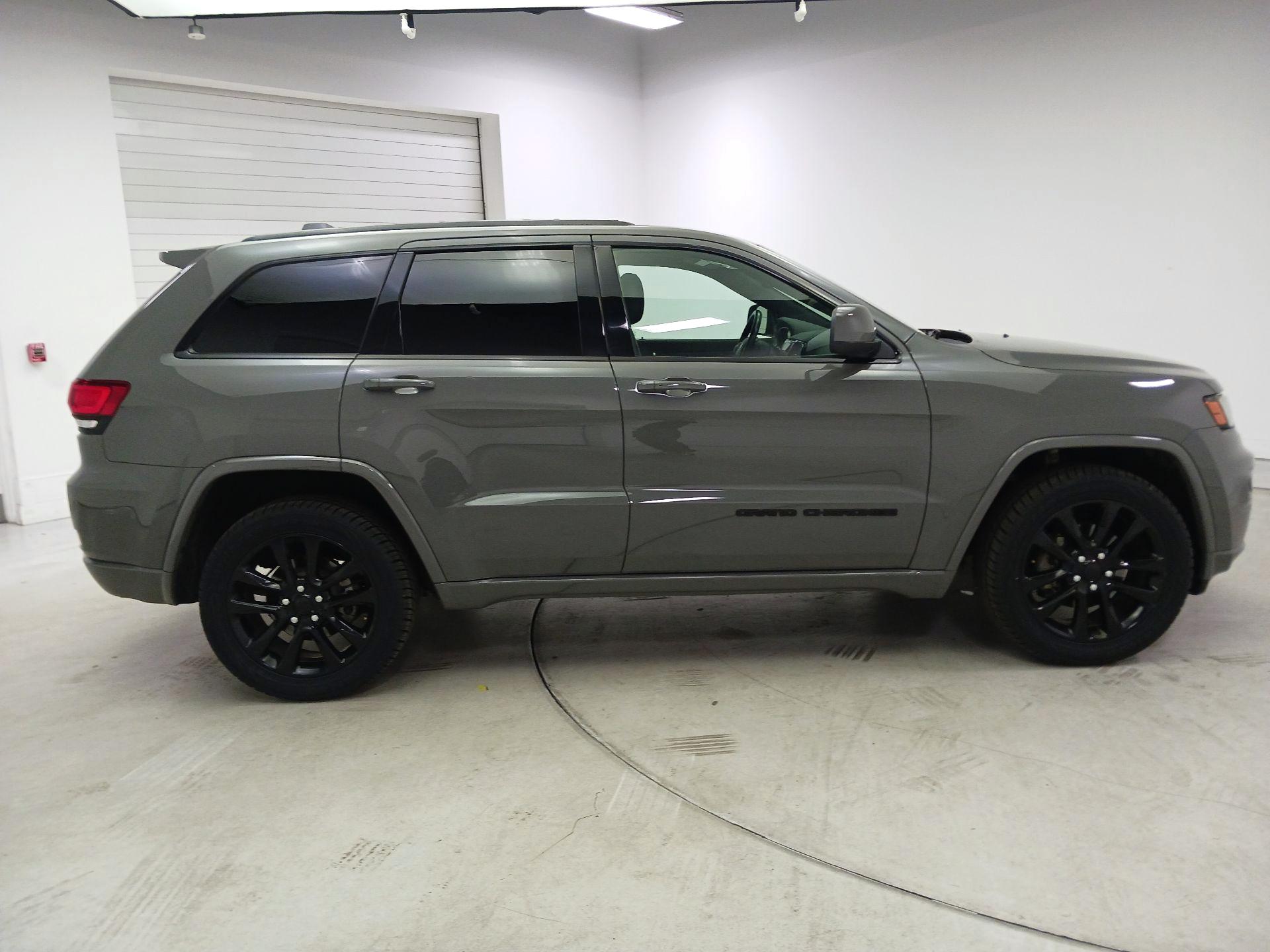 Thumbnail: 2020 Jeep Grand Cherokee - 4