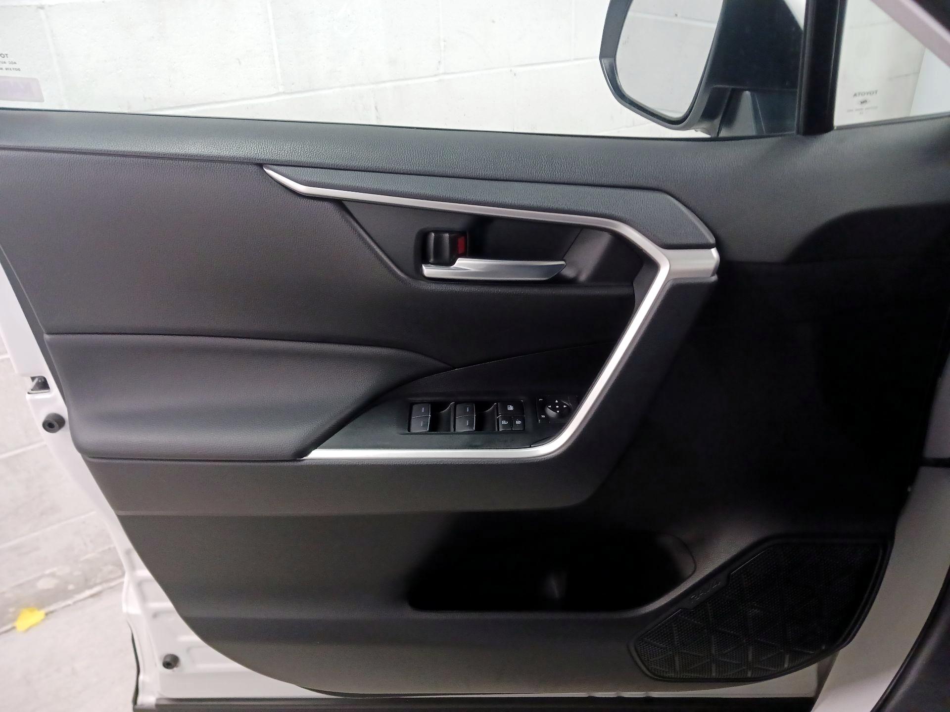 Thumbnail: 2024 Toyota RAV4 - 10