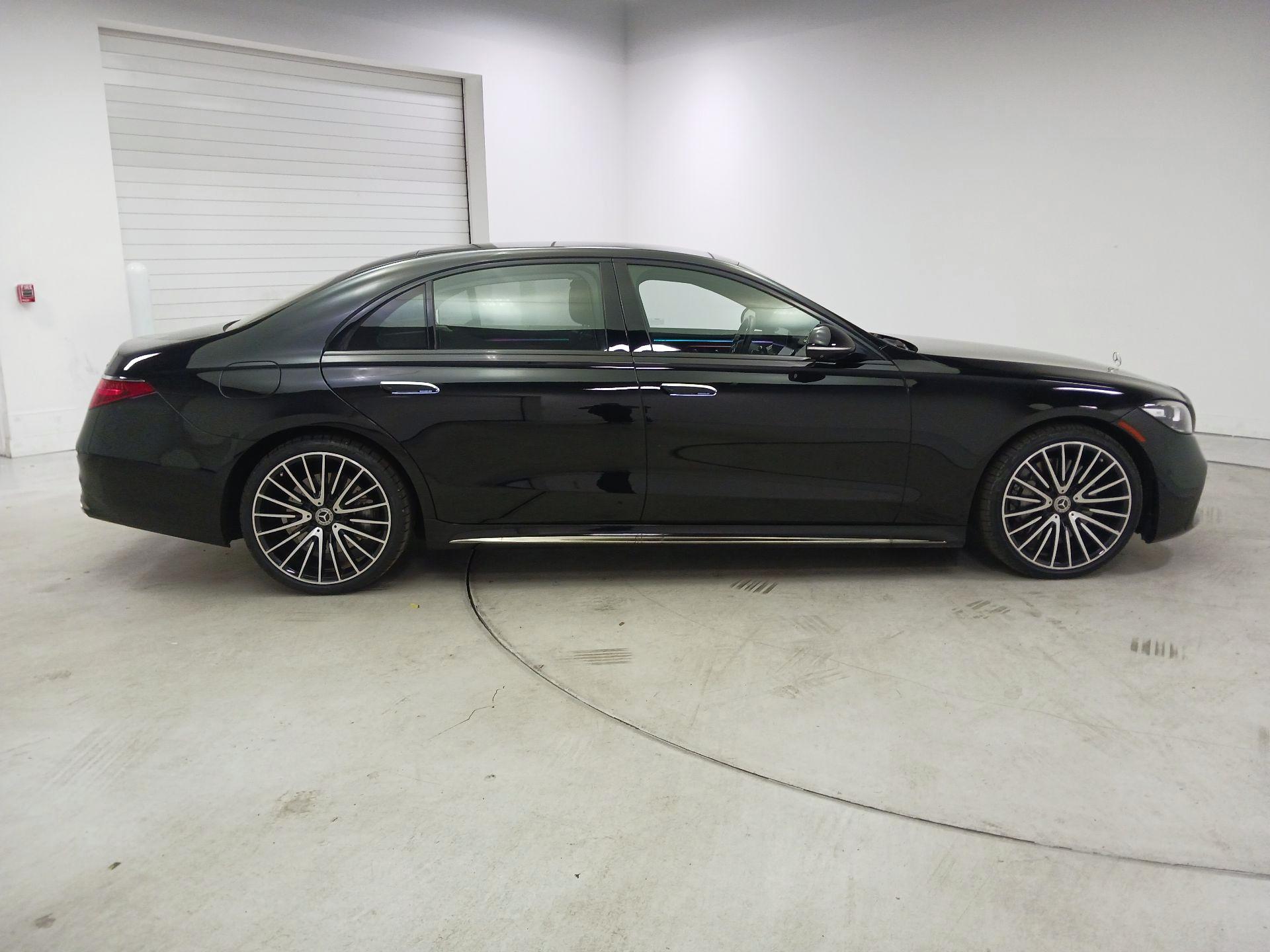 Thumbnail: 2023 Mercedes-Benz S-Class - 4