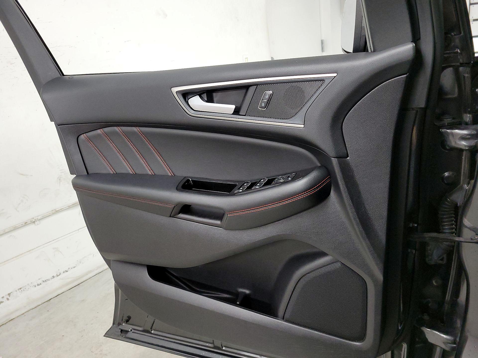 Thumbnail: 2020 Ford Edge - 12